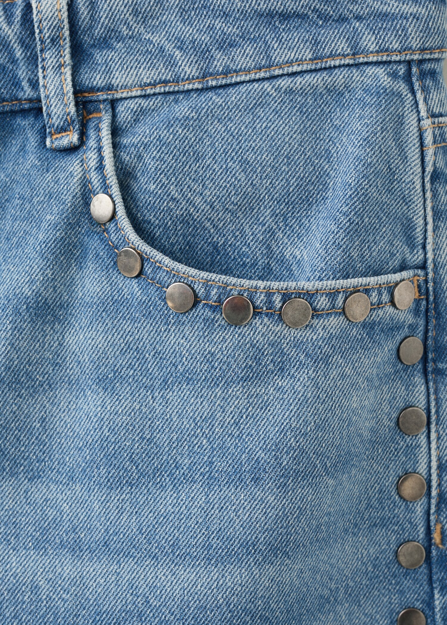 Straight-fit jeans with studs - Details of the article 0