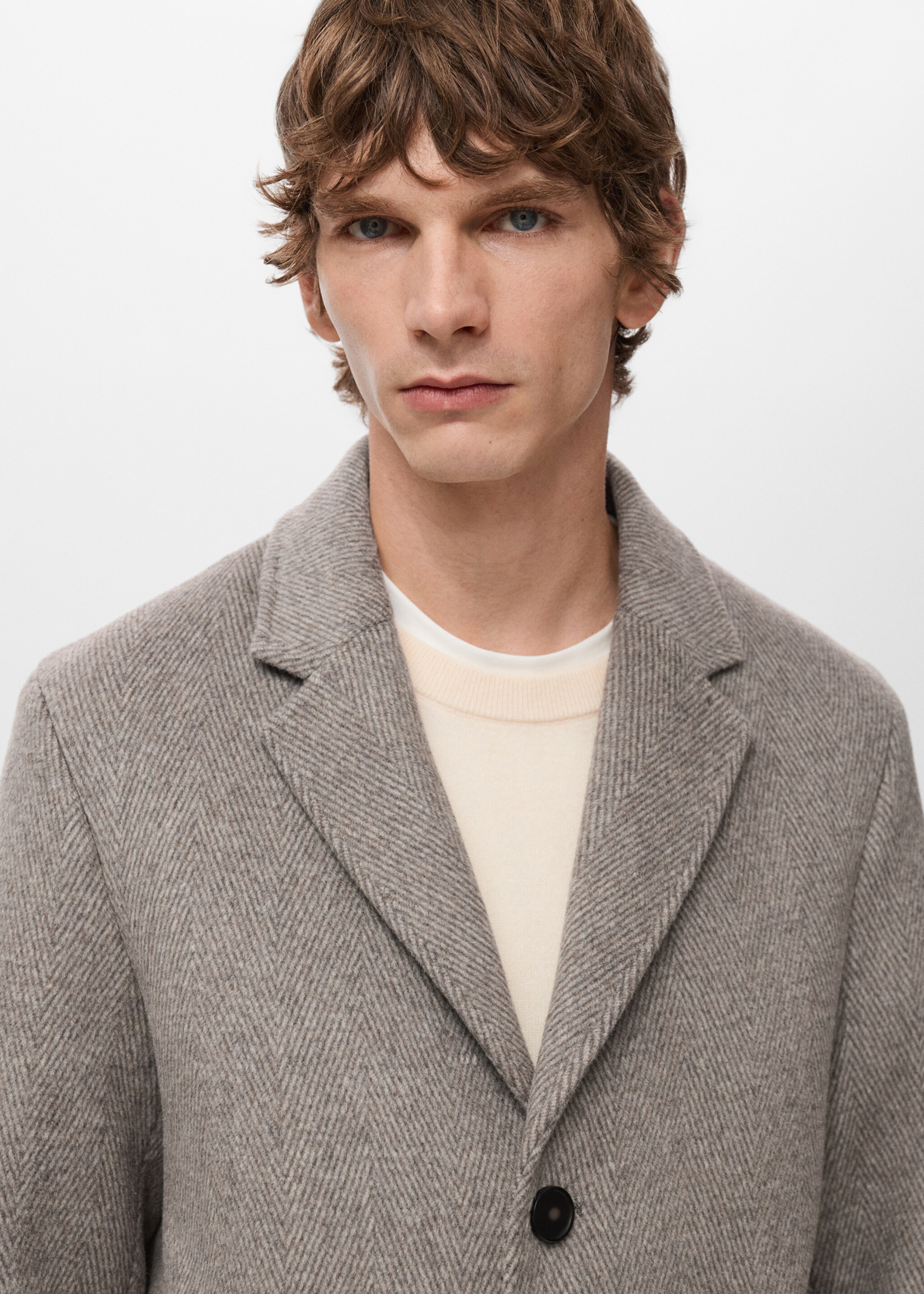 Herringbone structure wool coat - Details of the article 1, Sand. Ref: 27071171-00.