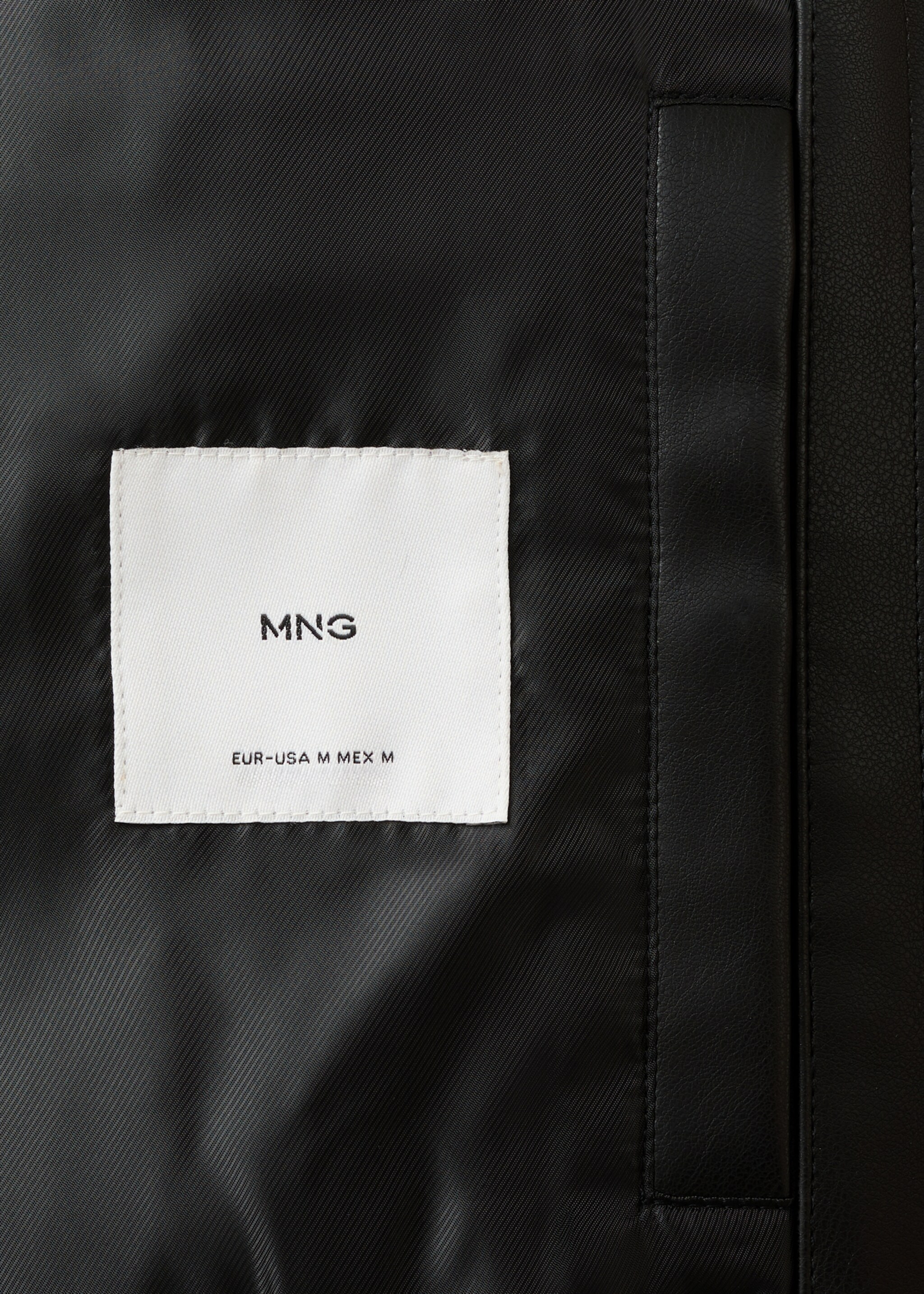 Casaco efeito pele bolsos - Pormenor do artigo 0, Preto. Ref: 27071172-00.