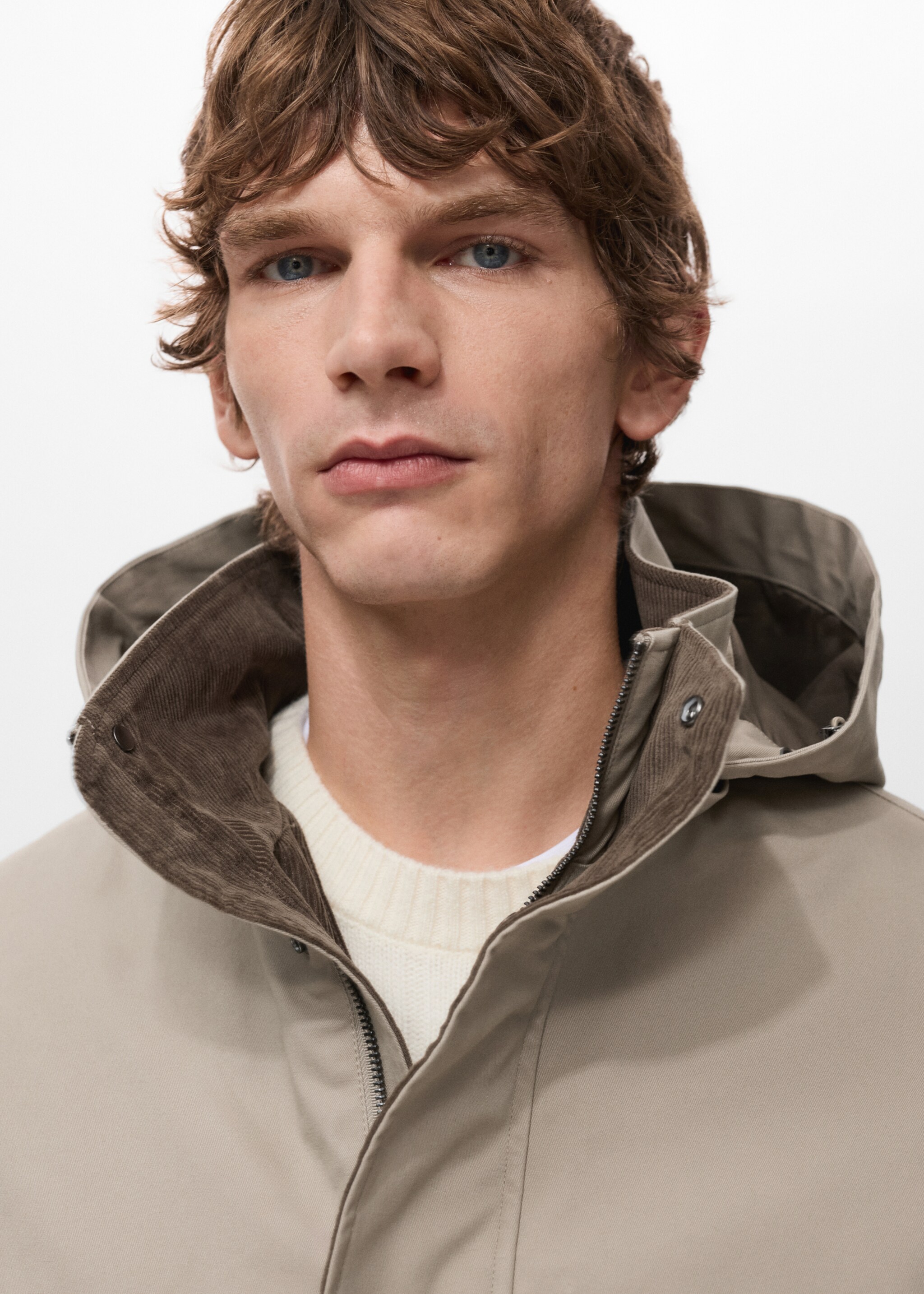 Parca caputxa interior desmuntable - Detall de l'article 1, Sorra. Ref: 27071174-00.