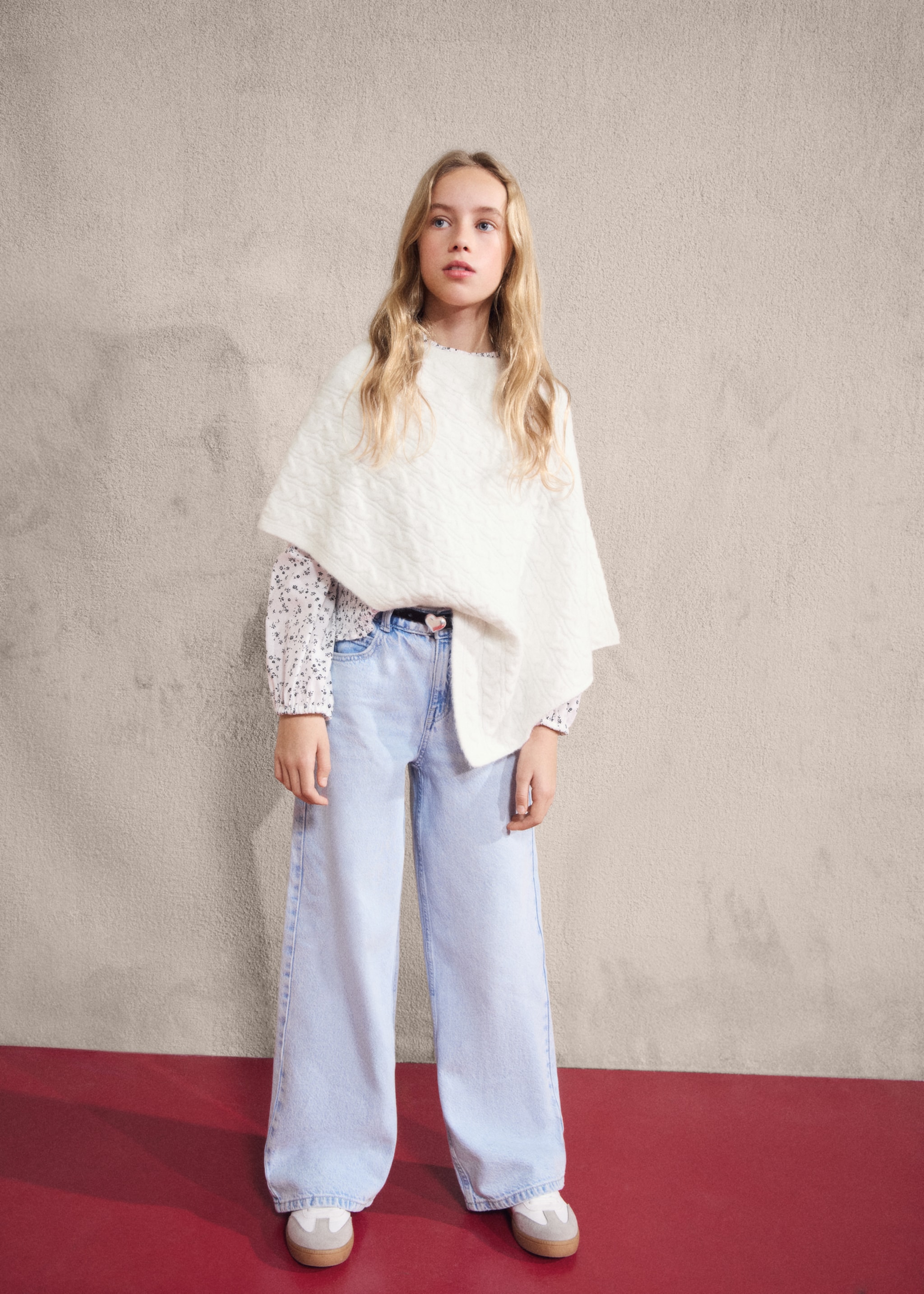 Cable-knit poncho - Details of the article 6, Off White. Ref: 27071179-00.