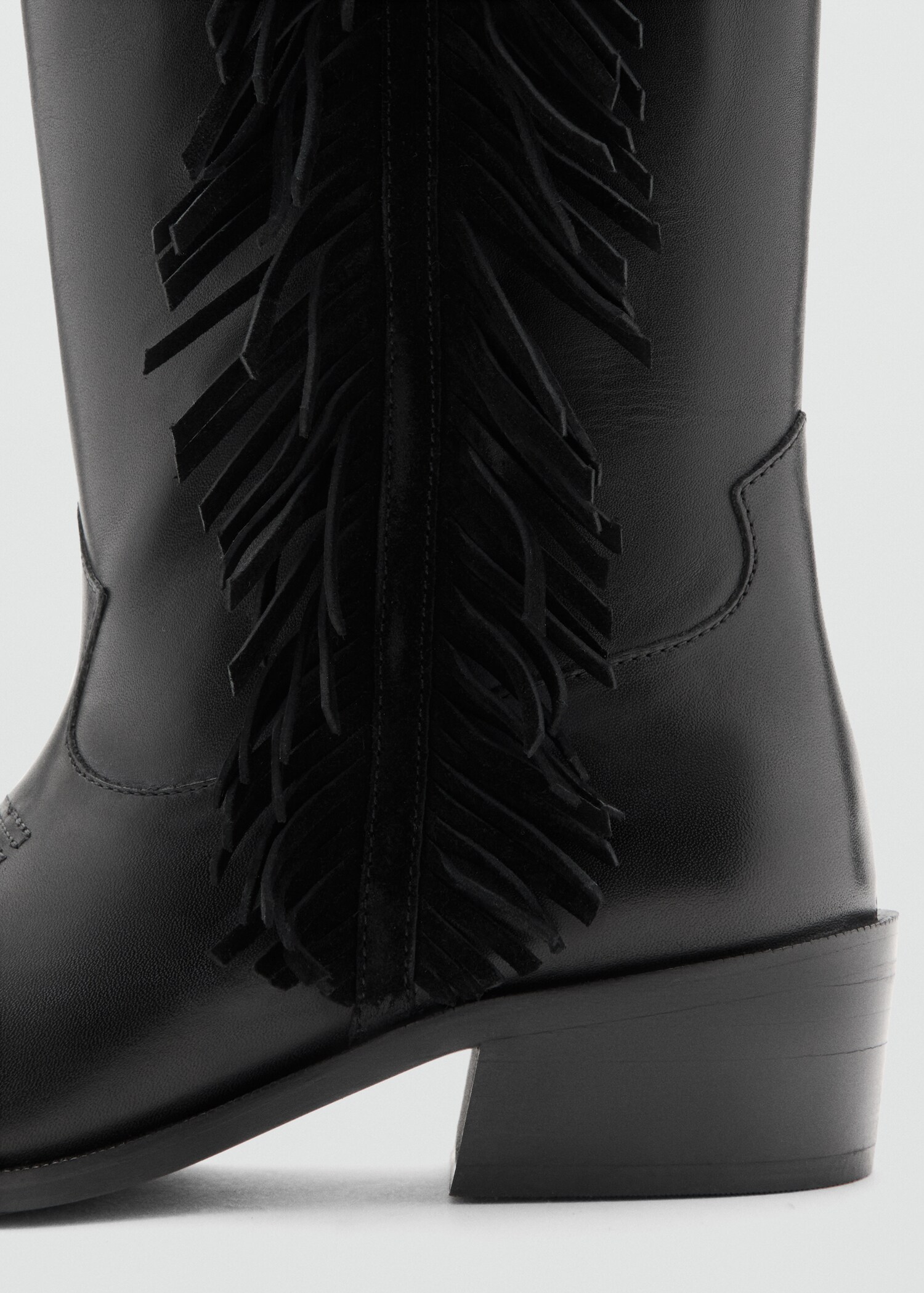 Tall leather boots with tassels - Details of the article 1