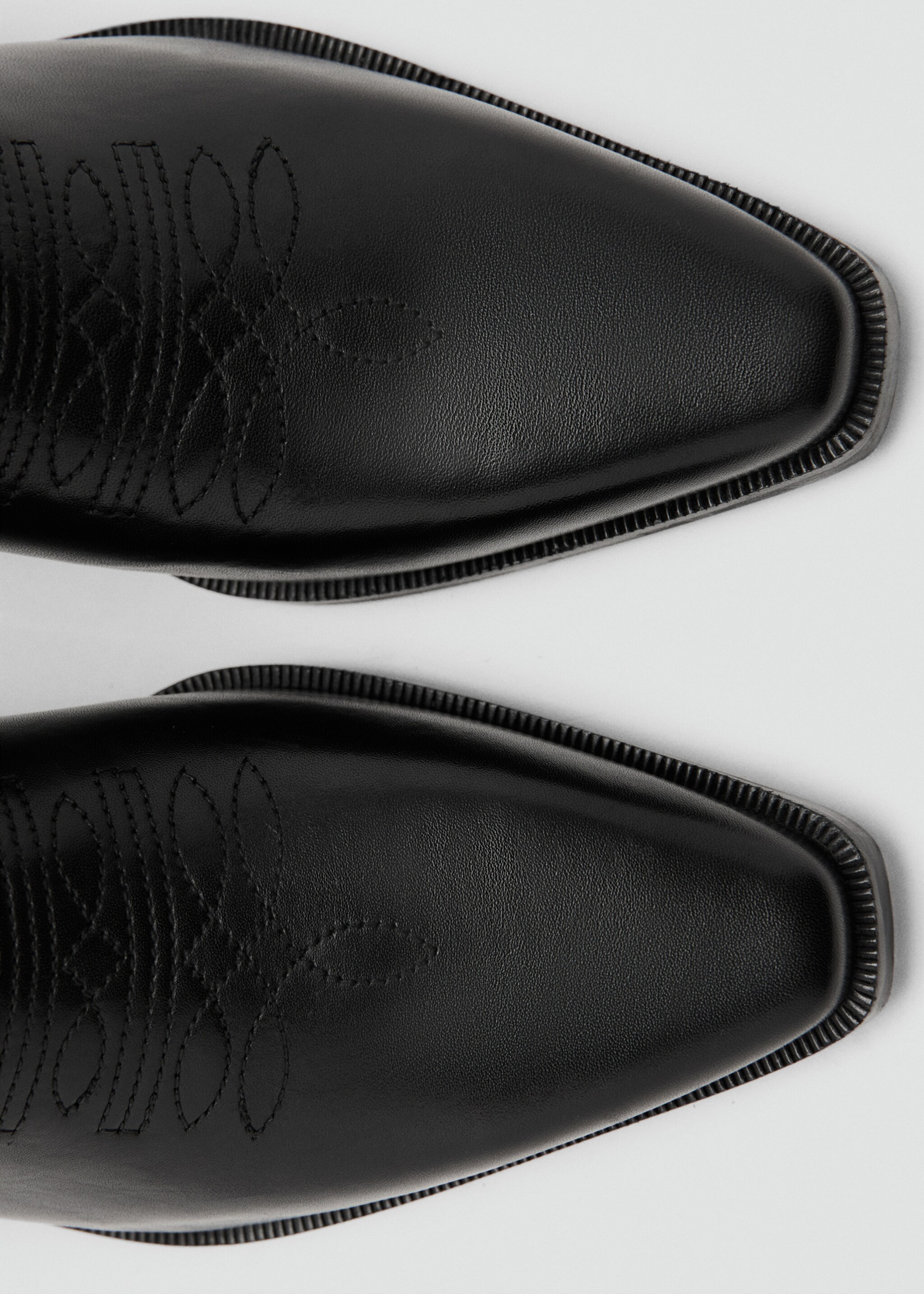 Tall leather boots with tassels - Details of the article 2, Black. Ref: 27071182-00.