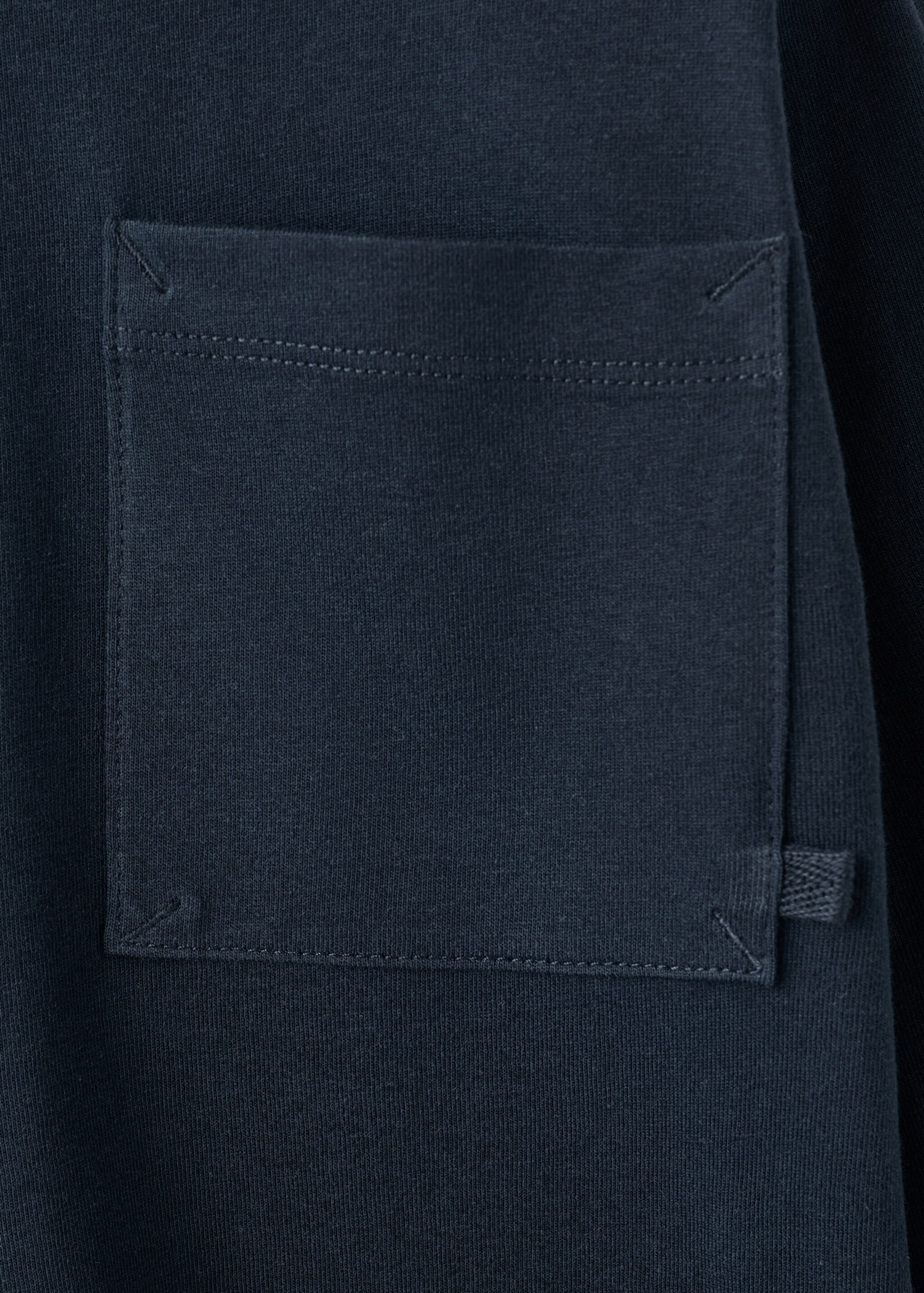 Long-sleeved t-shirt with pocket - Details of the article 8, Navy. Ref: 27071195-00.