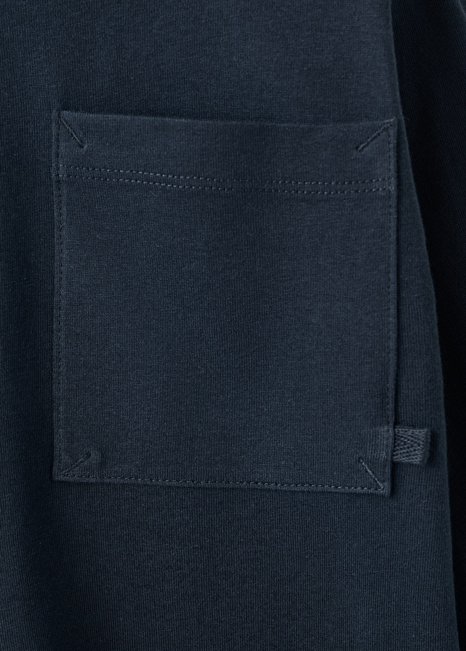 Long-sleeved t-shirt with pocket - Details of the article 8