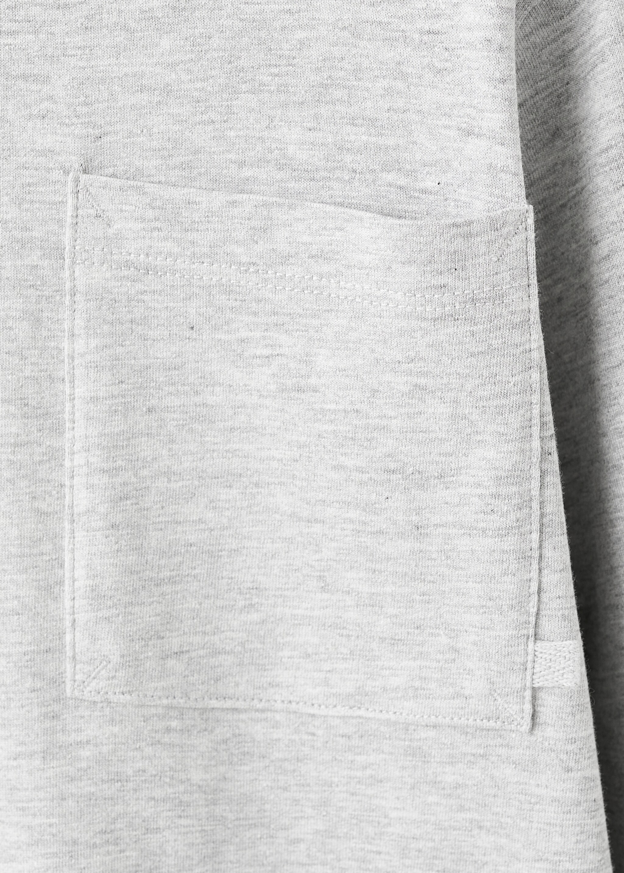 Long-sleeved t-shirt with pocket - Details of the article 8, Medium Heather Grey. Ref: 27071195-00.