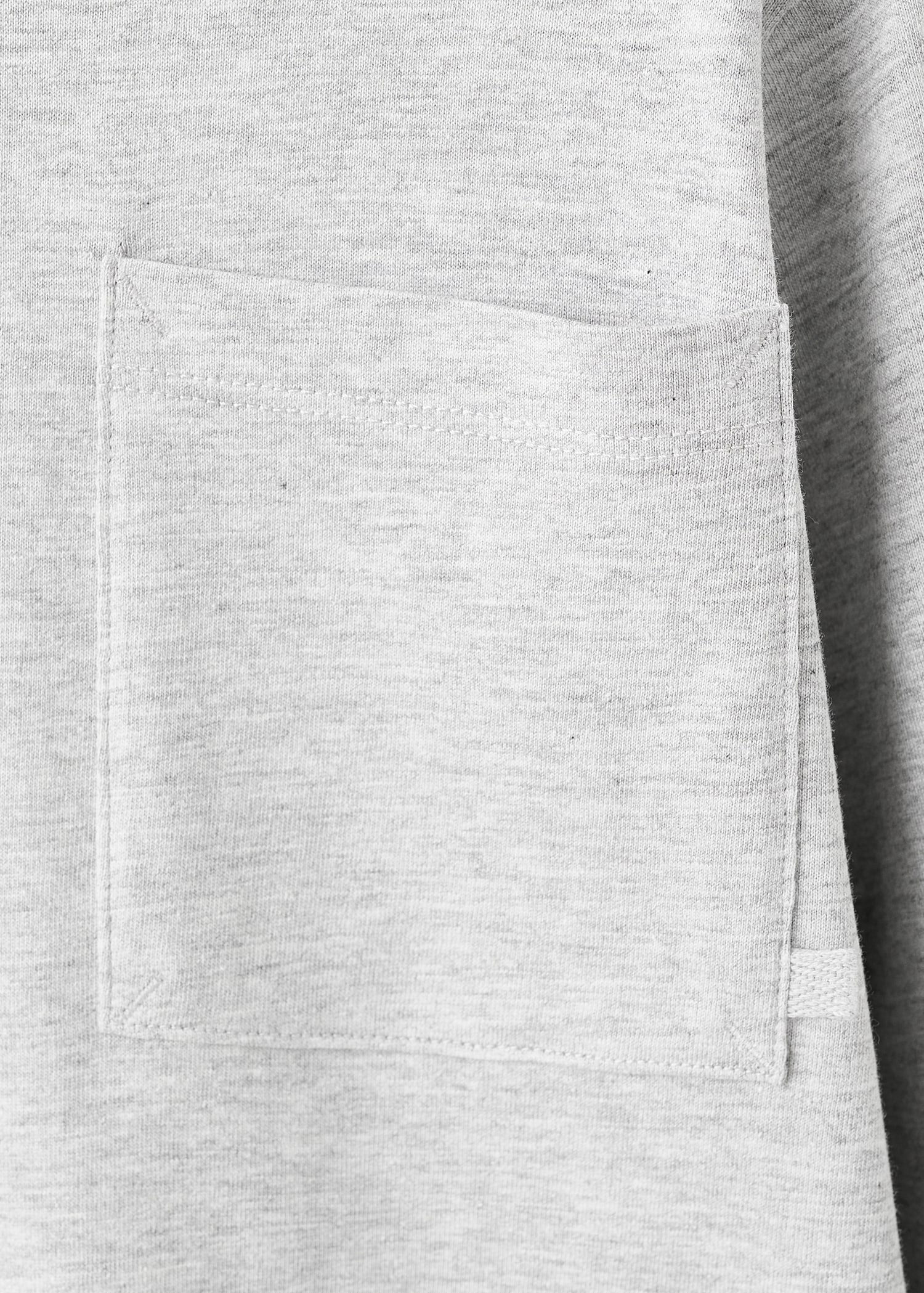 Long-sleeved t-shirt with pocket - Details of the article 8