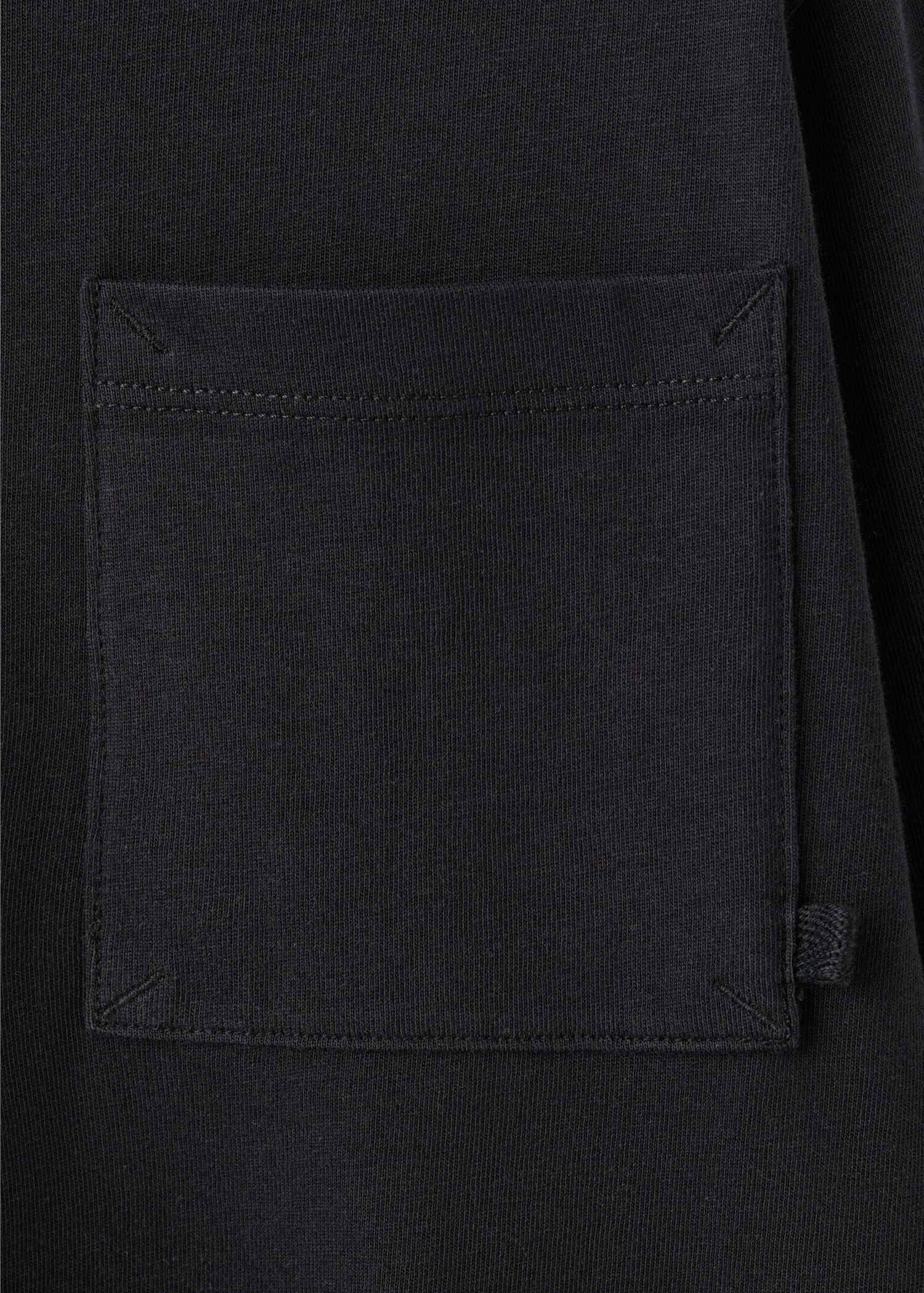 Long-sleeved t-shirt with pocket - Details of the article 8