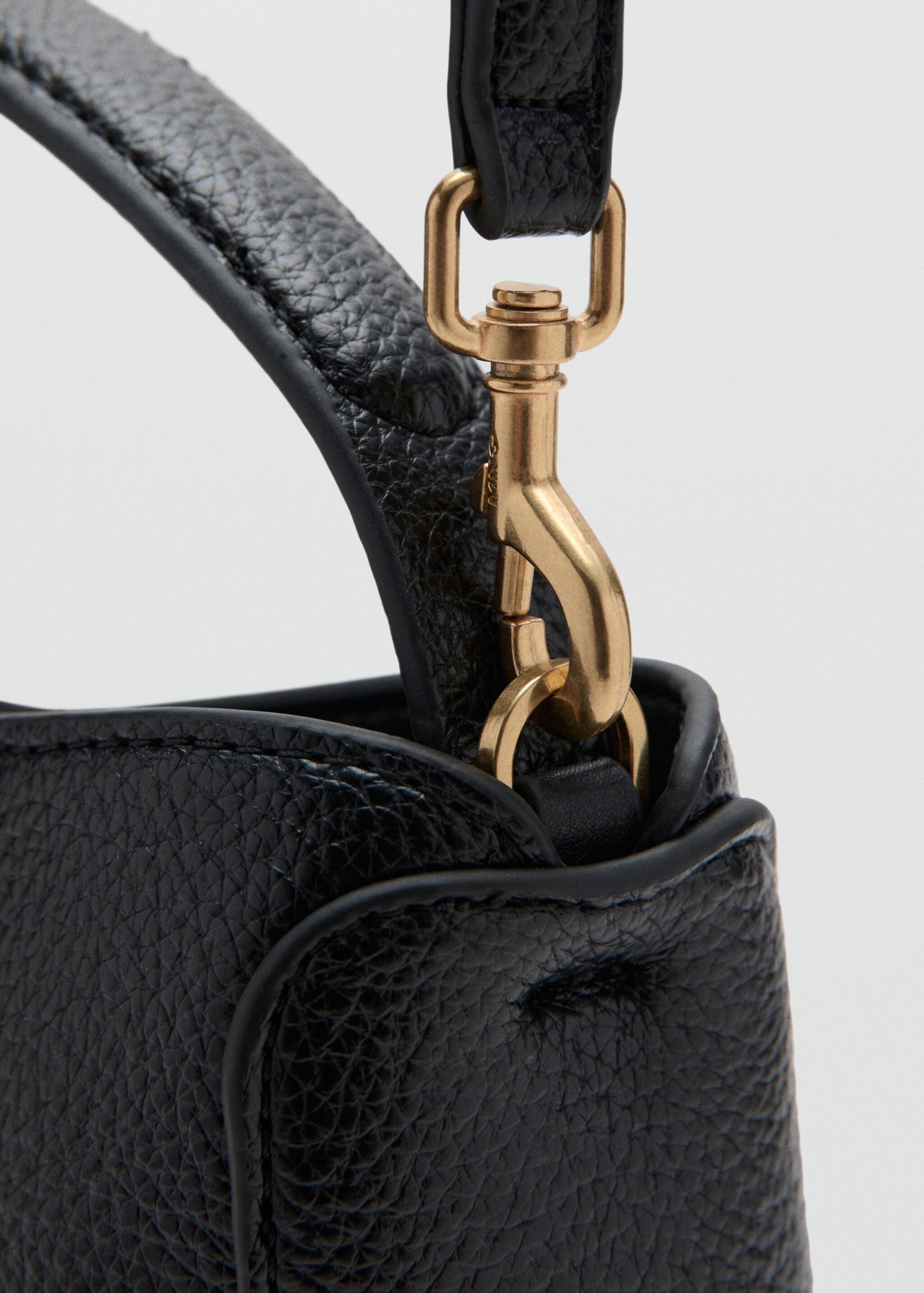Small bucket bag with metal detail - Details of the article 2, Black. Ref: 27071197-00.