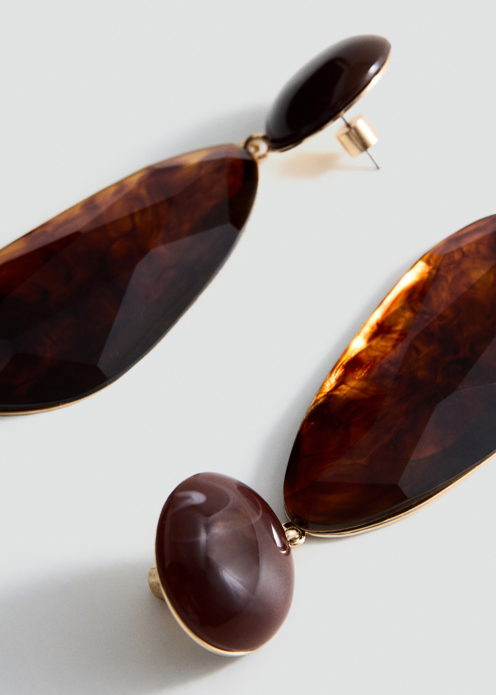 Resin pendant earrings - Medium plane, Brown. Ref: 27071207-00.