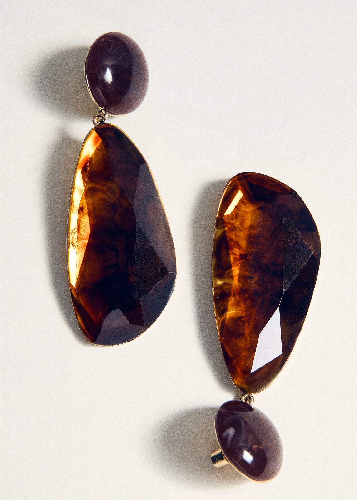 Resin pendant earrings - Details of the article 5