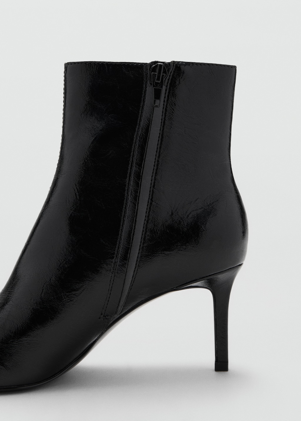 Pointed heel ankle boot