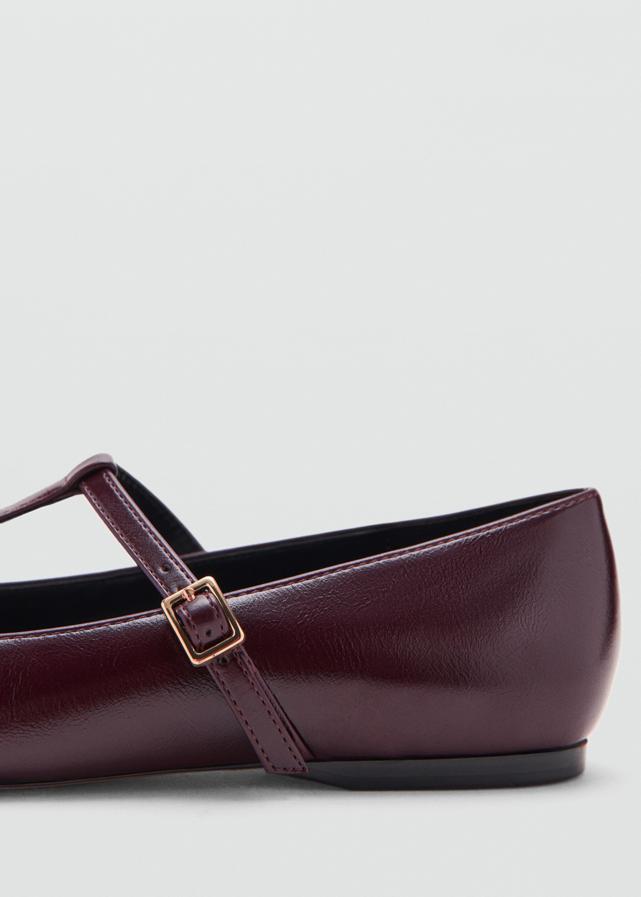 Flat strips shoes - Details of the article 1, Burgundy. Ref: 27071210-00.