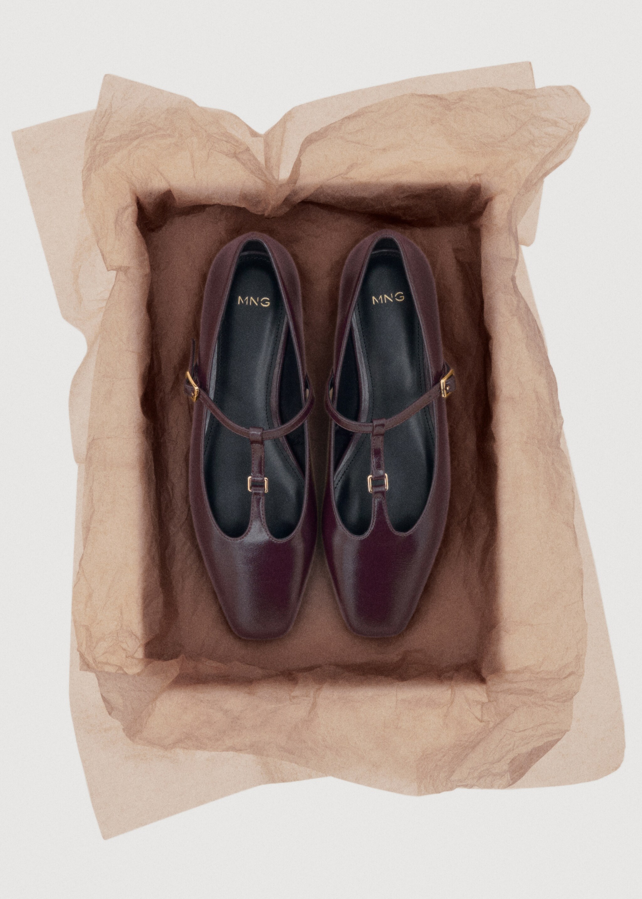 Flat strips shoes - Details of the article 7, Burgundy. Ref: 27071210-00.