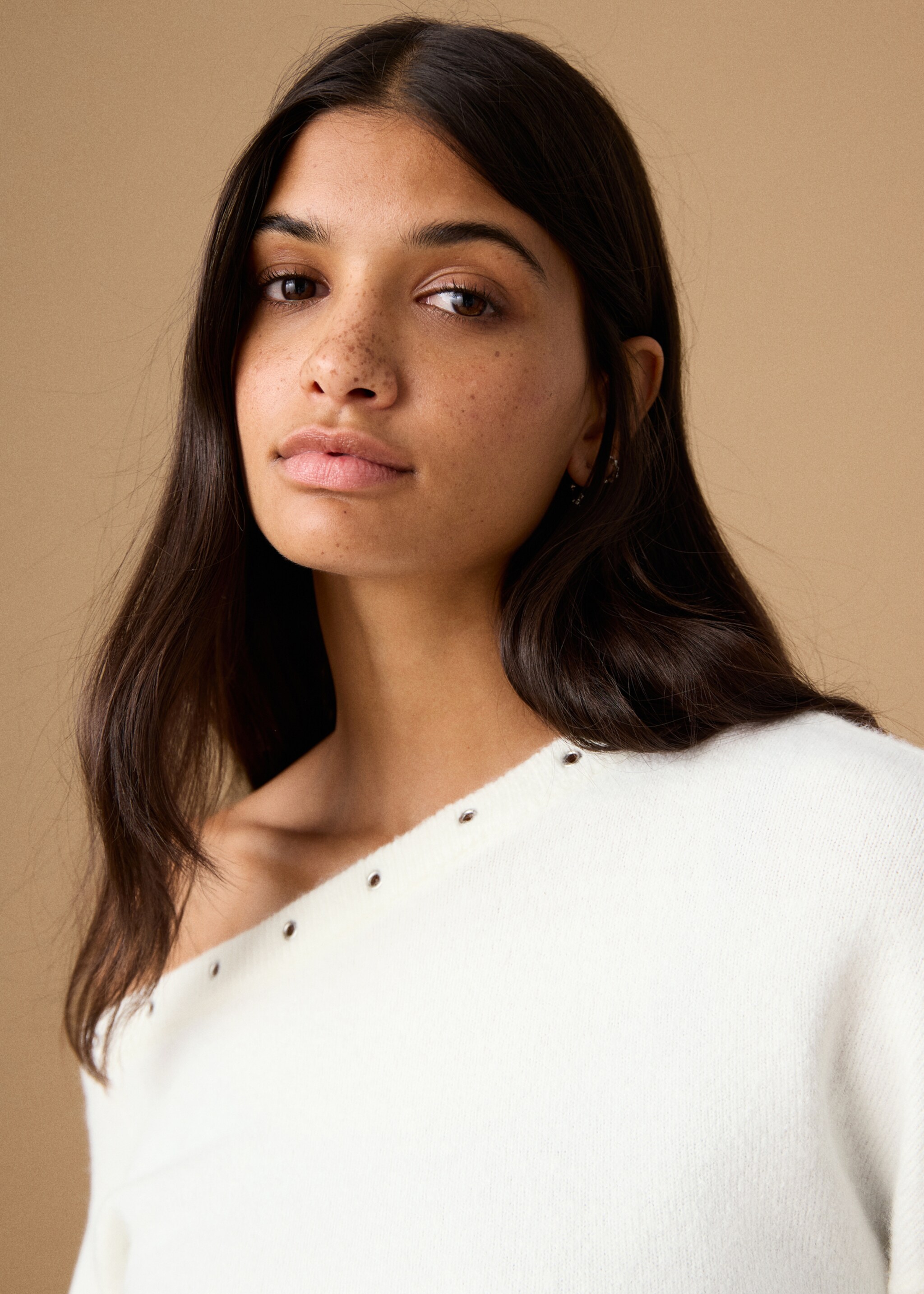 Asymmetrical studded sweater - Details of the article 1, Off White. Ref: 27071212-00.