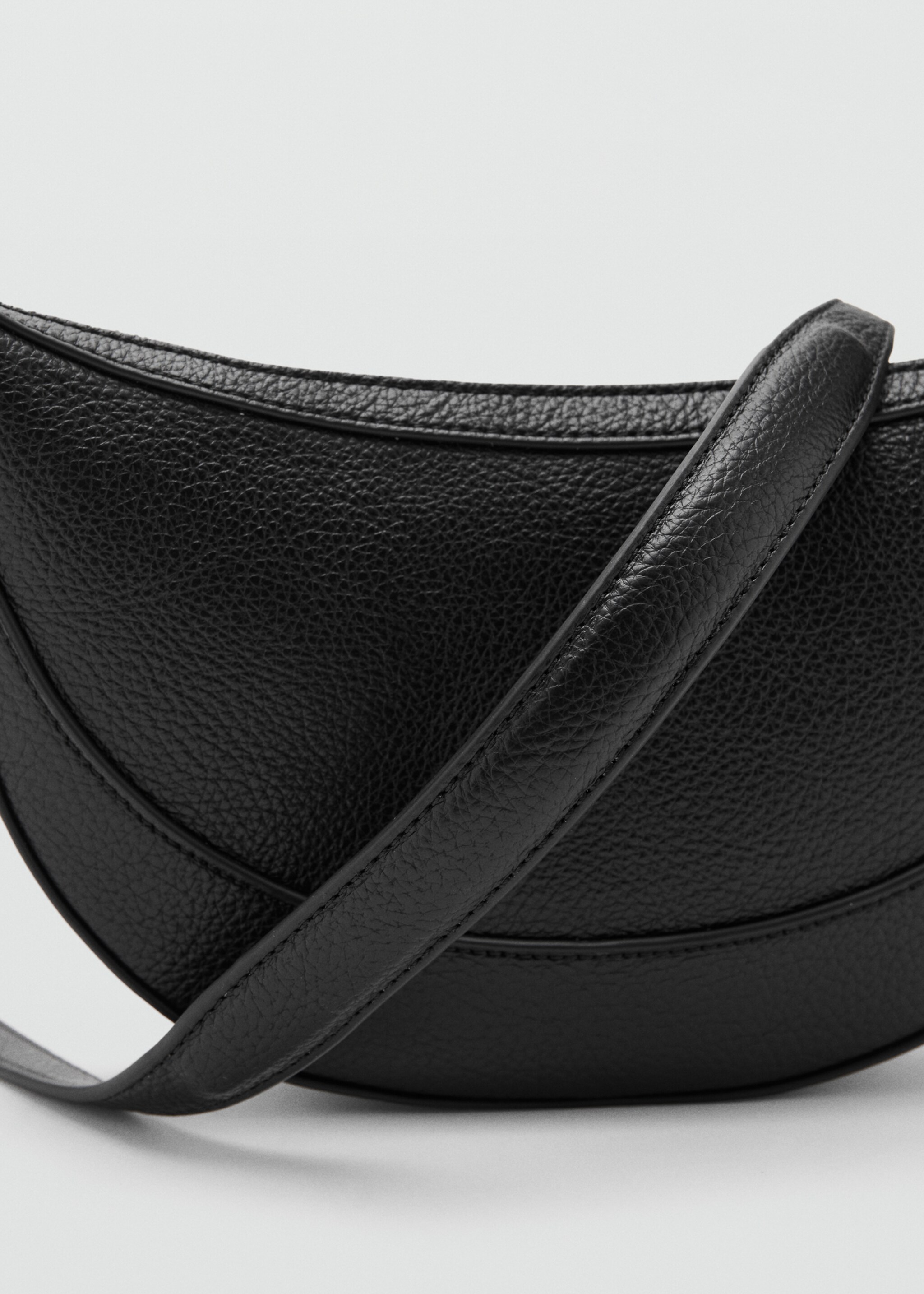Oval shoulder bag - Details of the article 2, Black. Ref: 27071217-00.