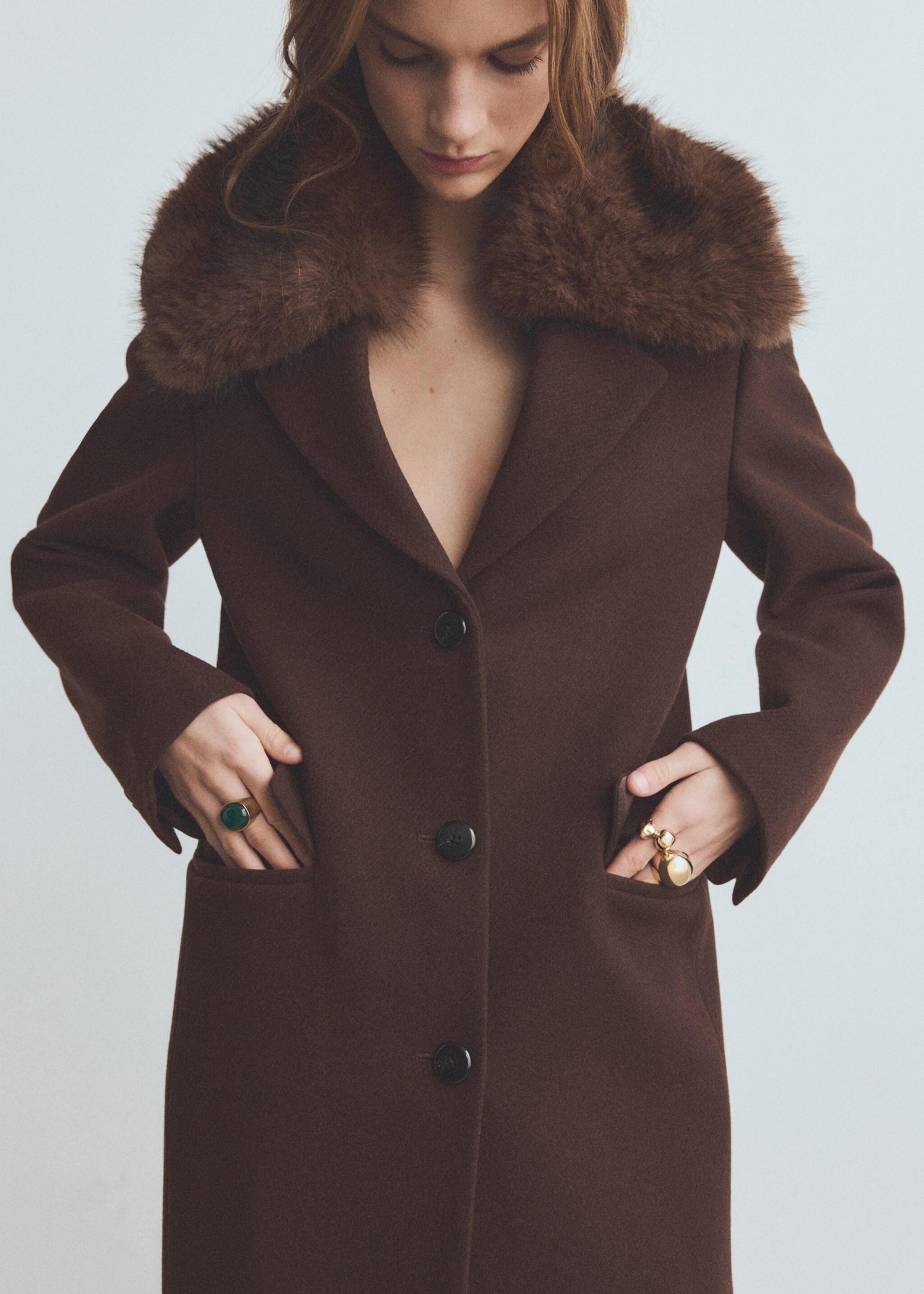 Wool coat with fur collar - Medium plane, Chocolate. Ref: 27071218-00.