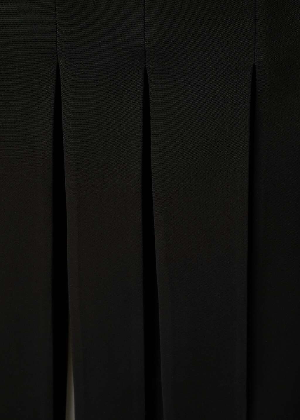 Low-cut dress with fringed hem - image 5