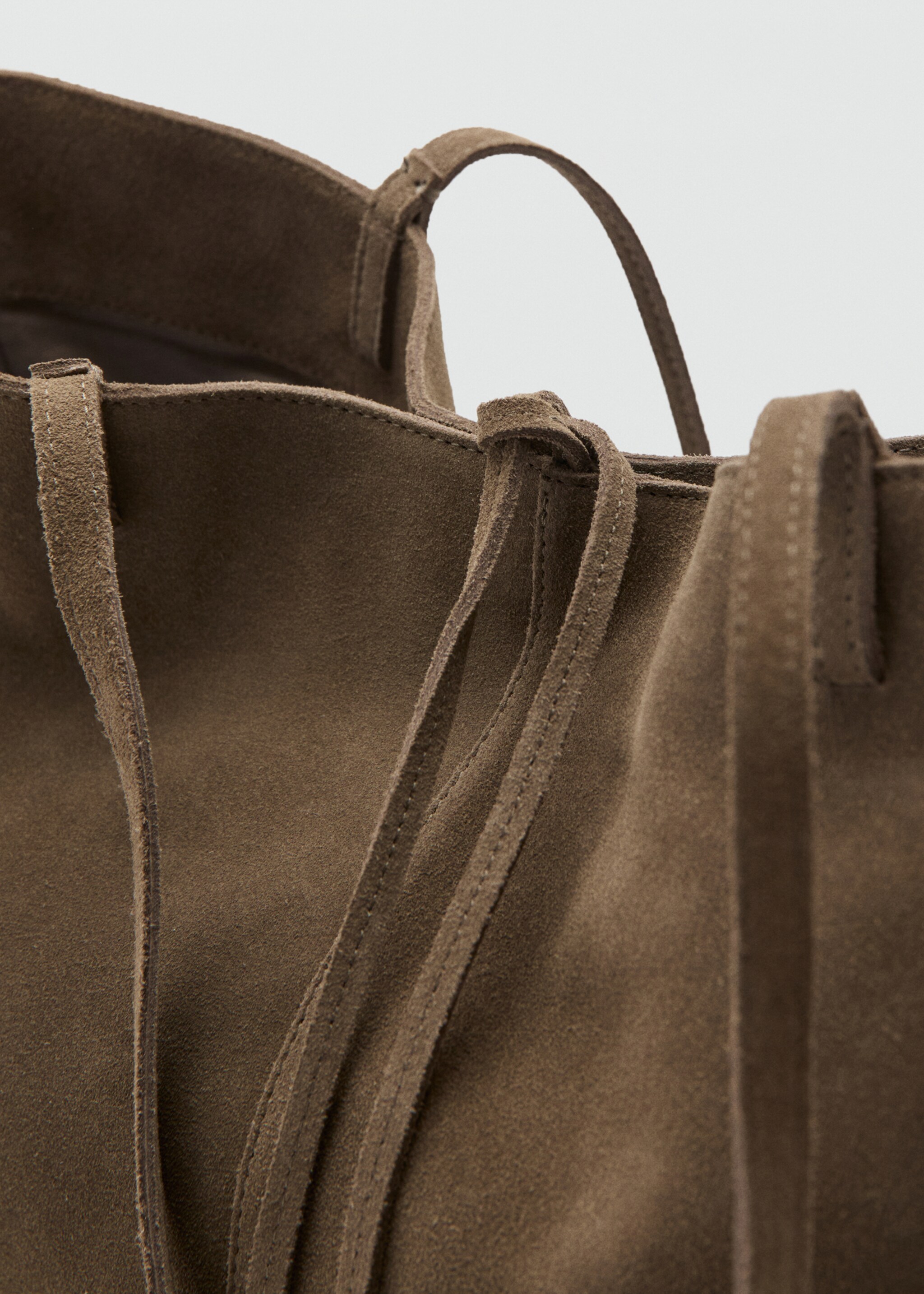 Shopper-Tasche aus Wildleder - Detail des Artikels 2, Khaki. Ref: 27071224-00.