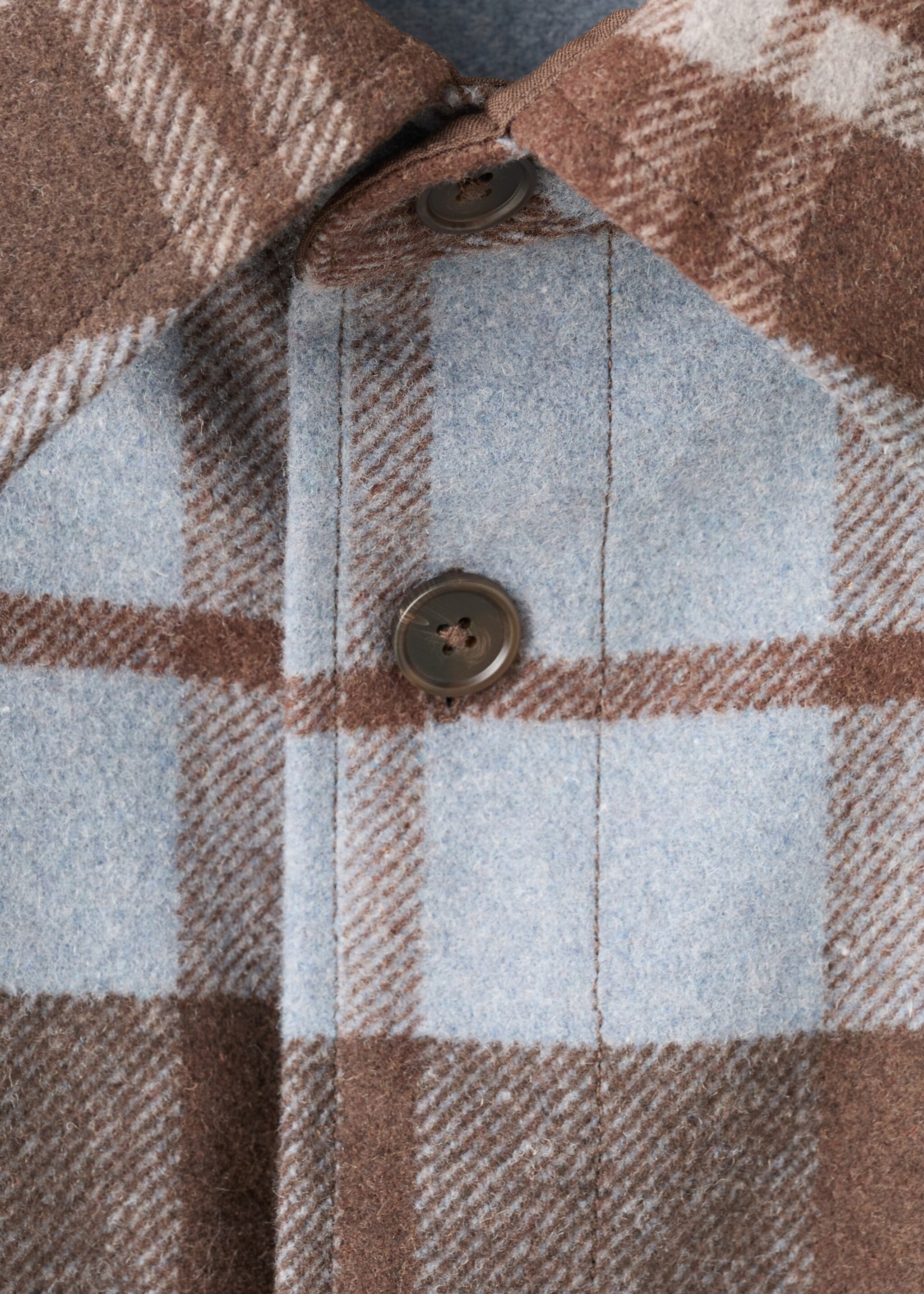 Surchemise carreaux poches - Détail de l'article 8, Bleu de Prusse. Ref: 27071225-00.