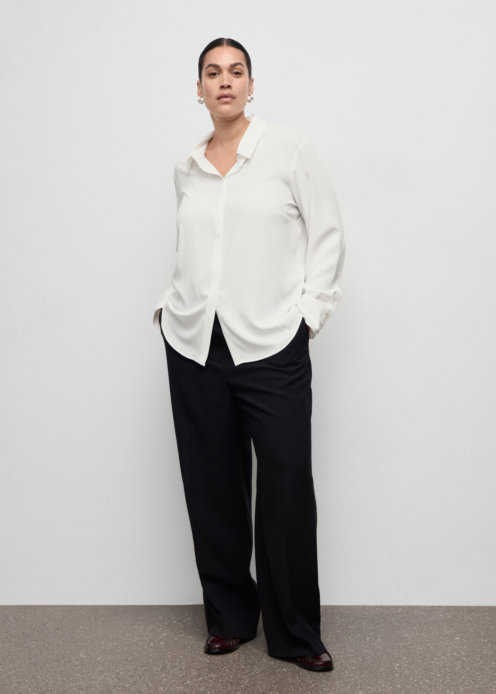 Fluid long-sleeved blouse - Details of the article 3, Off White. Ref: 27071235-00.