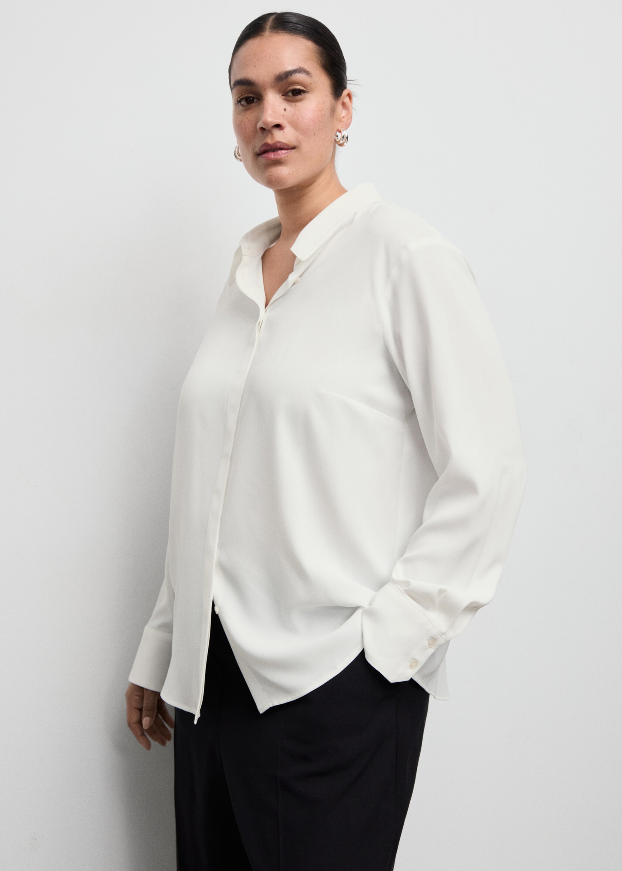 Fluid long-sleeved blouse - Details of the article 5, Off White. Ref: 27071235-00.