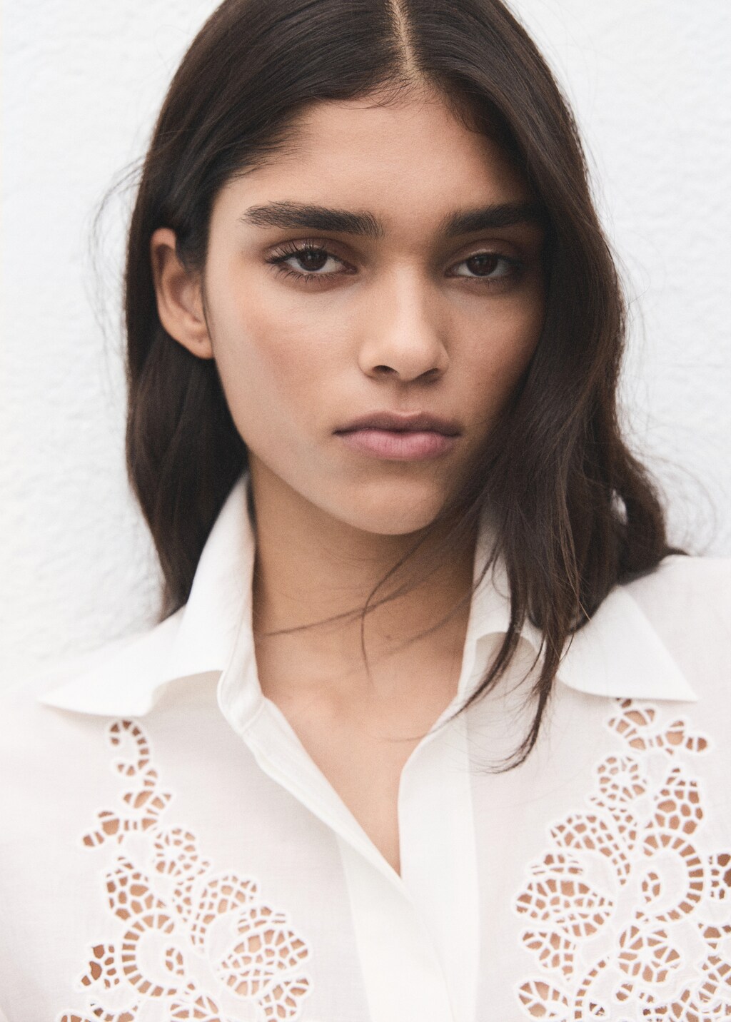 Embroidered shirt with lace accents - image 4