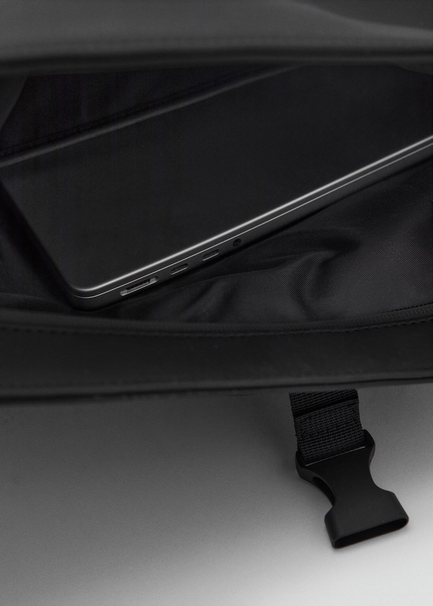 Backpack gum - Details of the article 2