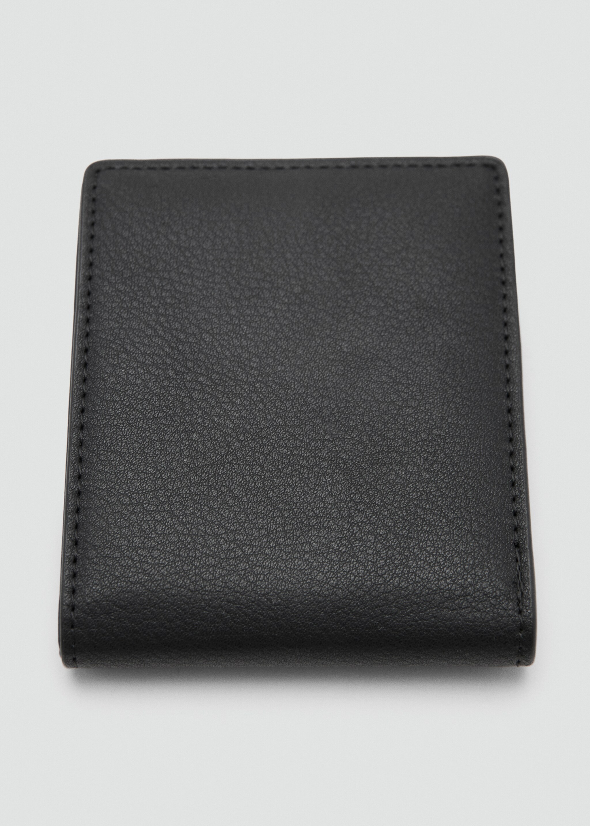 Portefeuille avec effet grainé - Détail de l'article 2, Noir. Ref: 27071245-00.