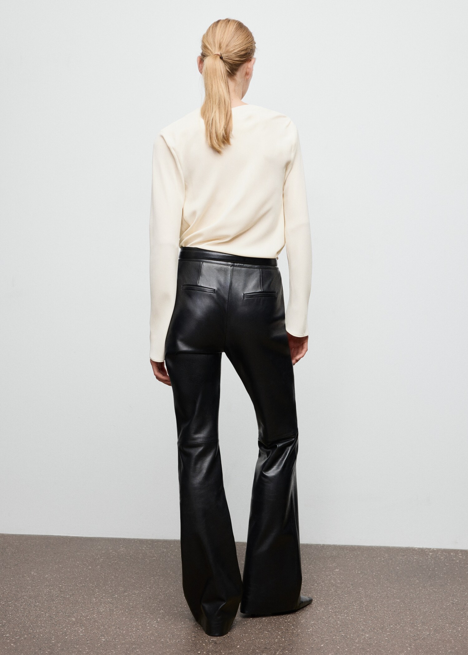 Draped boat-neck blouse - Reverse of the article