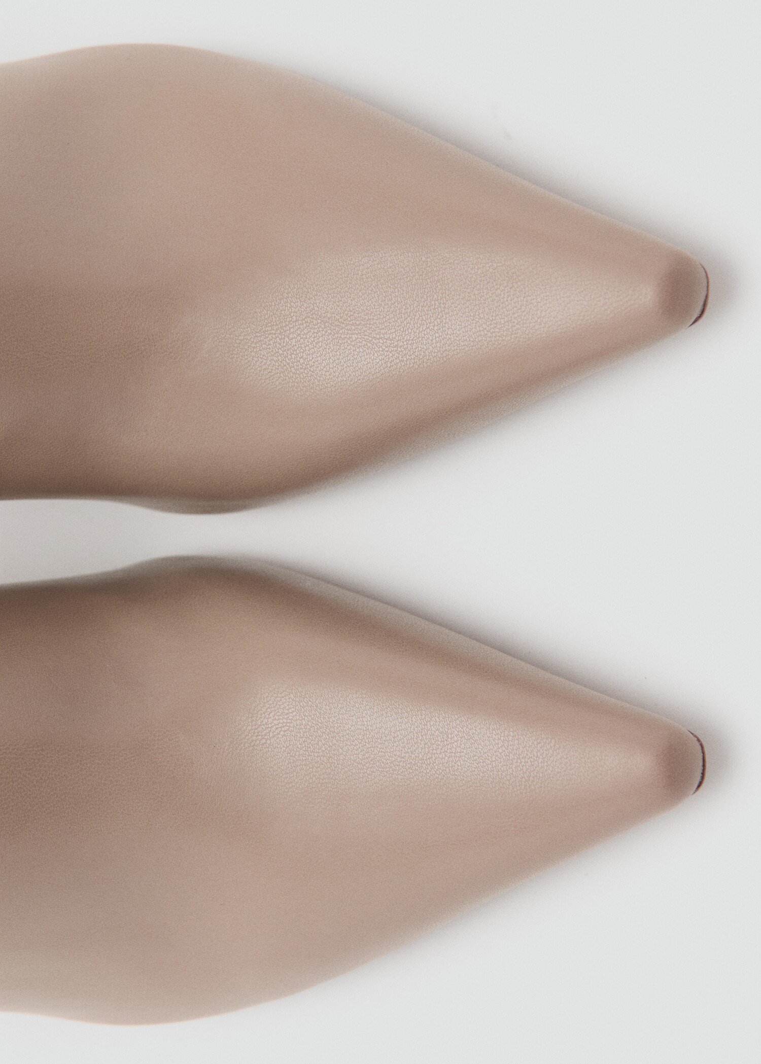 Ankle boots with block heel - Details of the article 2