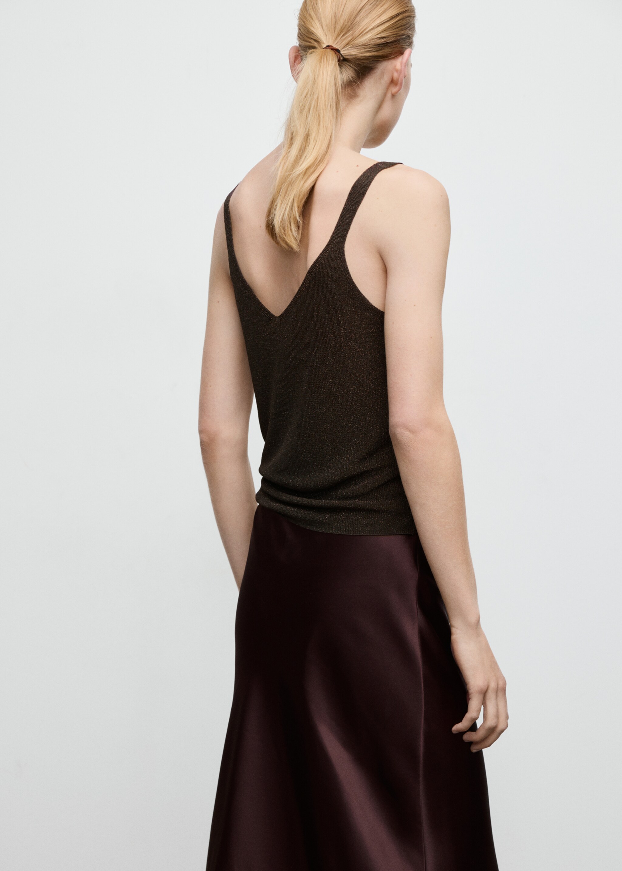 Top punt lúrex escot en punta - Revers de l'article, Xocolata. Ref: 27071265-00.