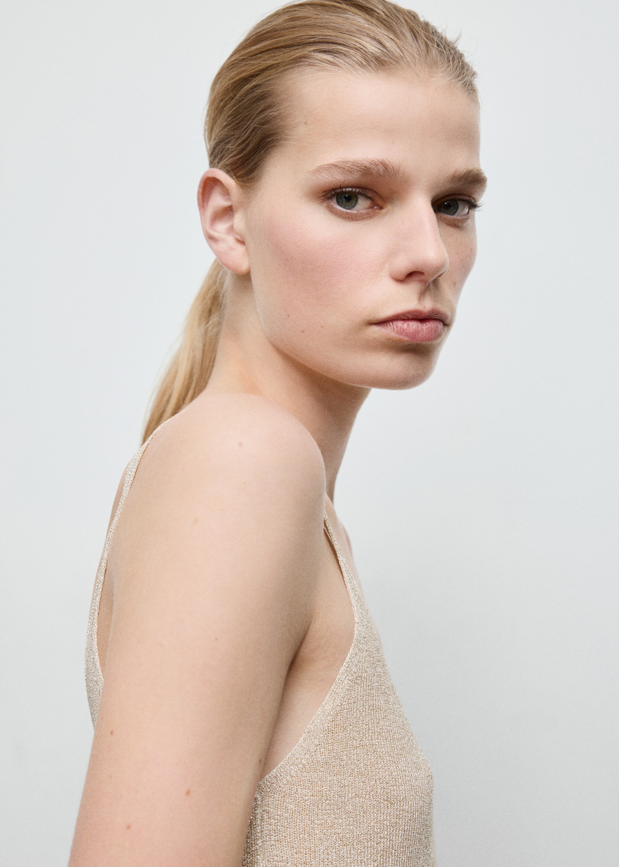 Lurex knitted V-neck top - Details of the article 1, Gold. Ref: 27071265-00.