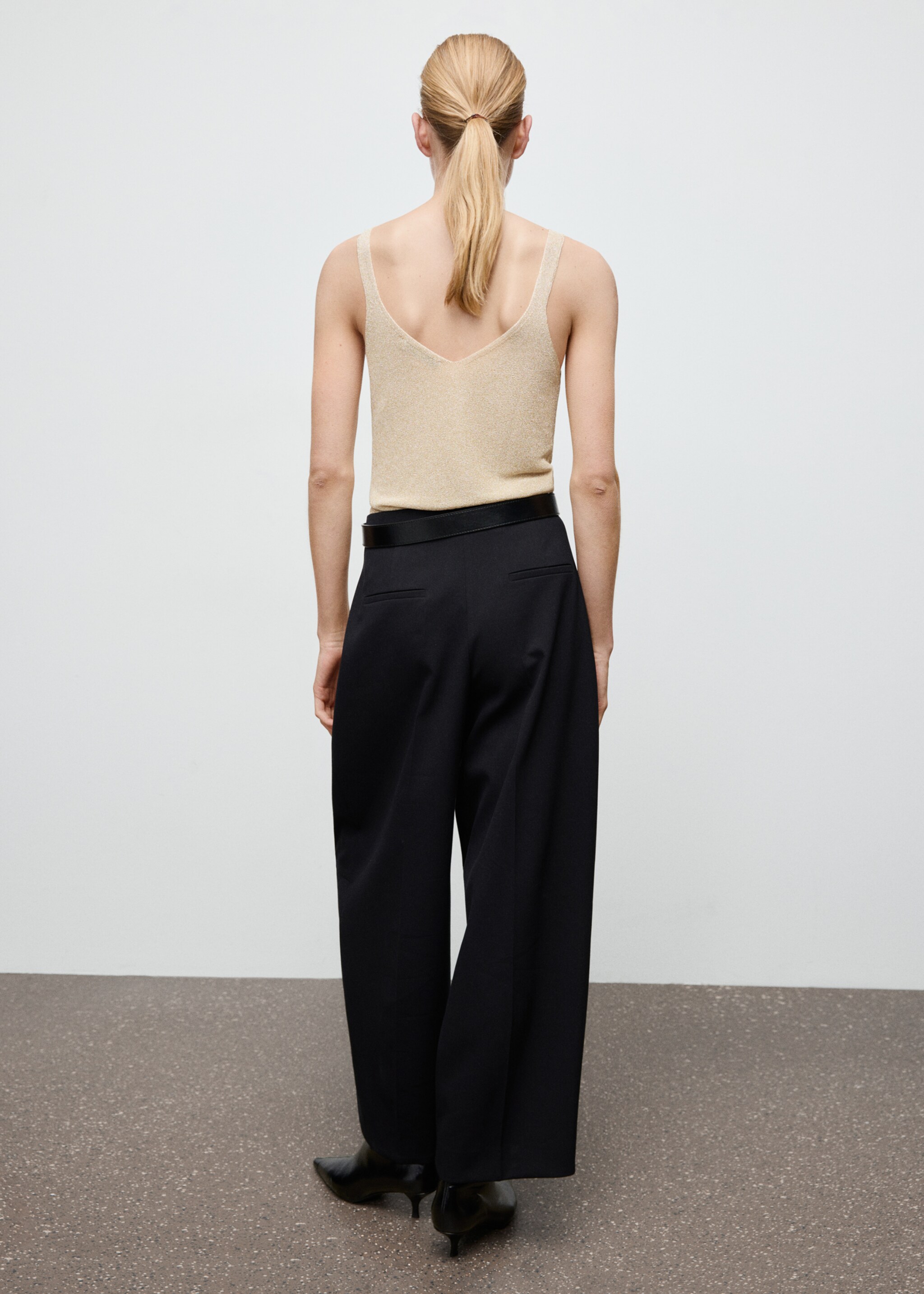 Lurex knitted V-neck top - Reverse of the article, Gold. Ref: 27071265-00.