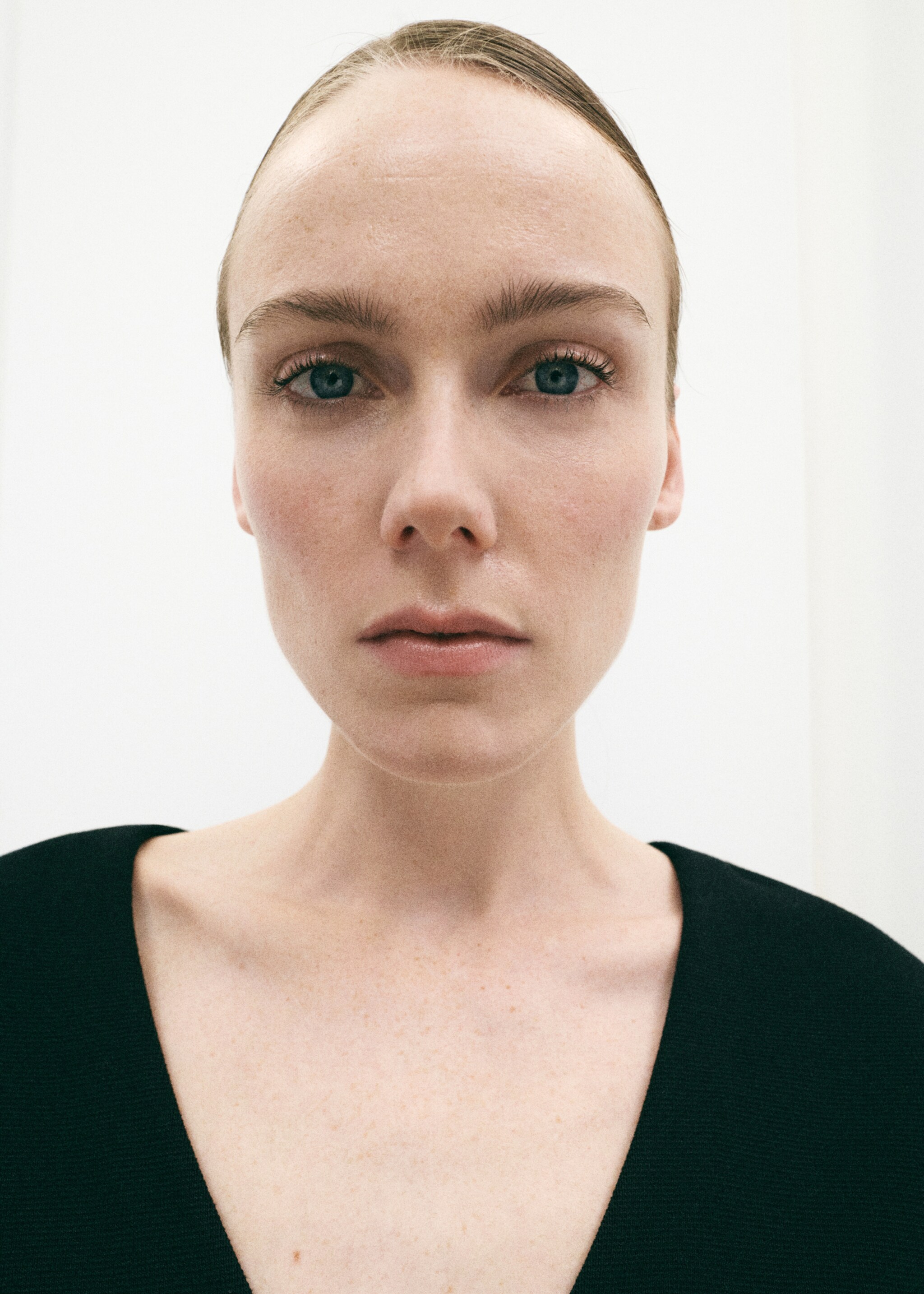 Oversized V-neck cardigan - Details of the article 1, Black. Ref: 27071270-00.