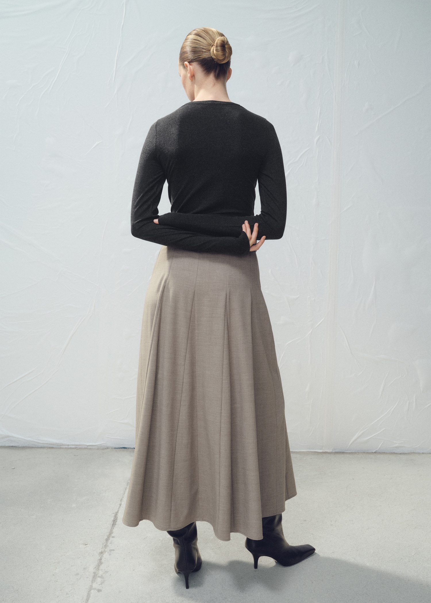 A-line skirt with godets and belt - Reverse of the article