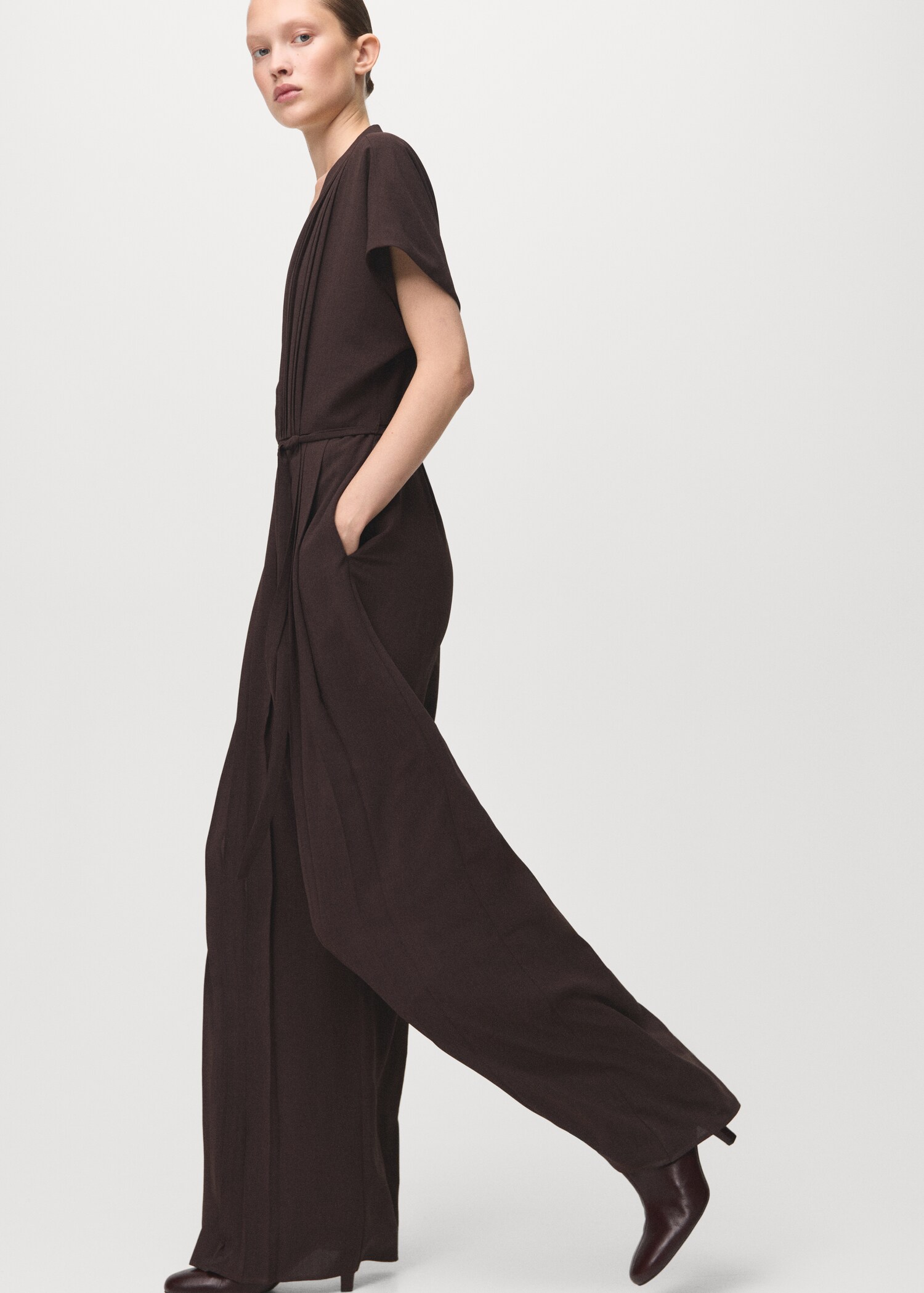 Pleated jumpsuit with belt - Details of the article 2