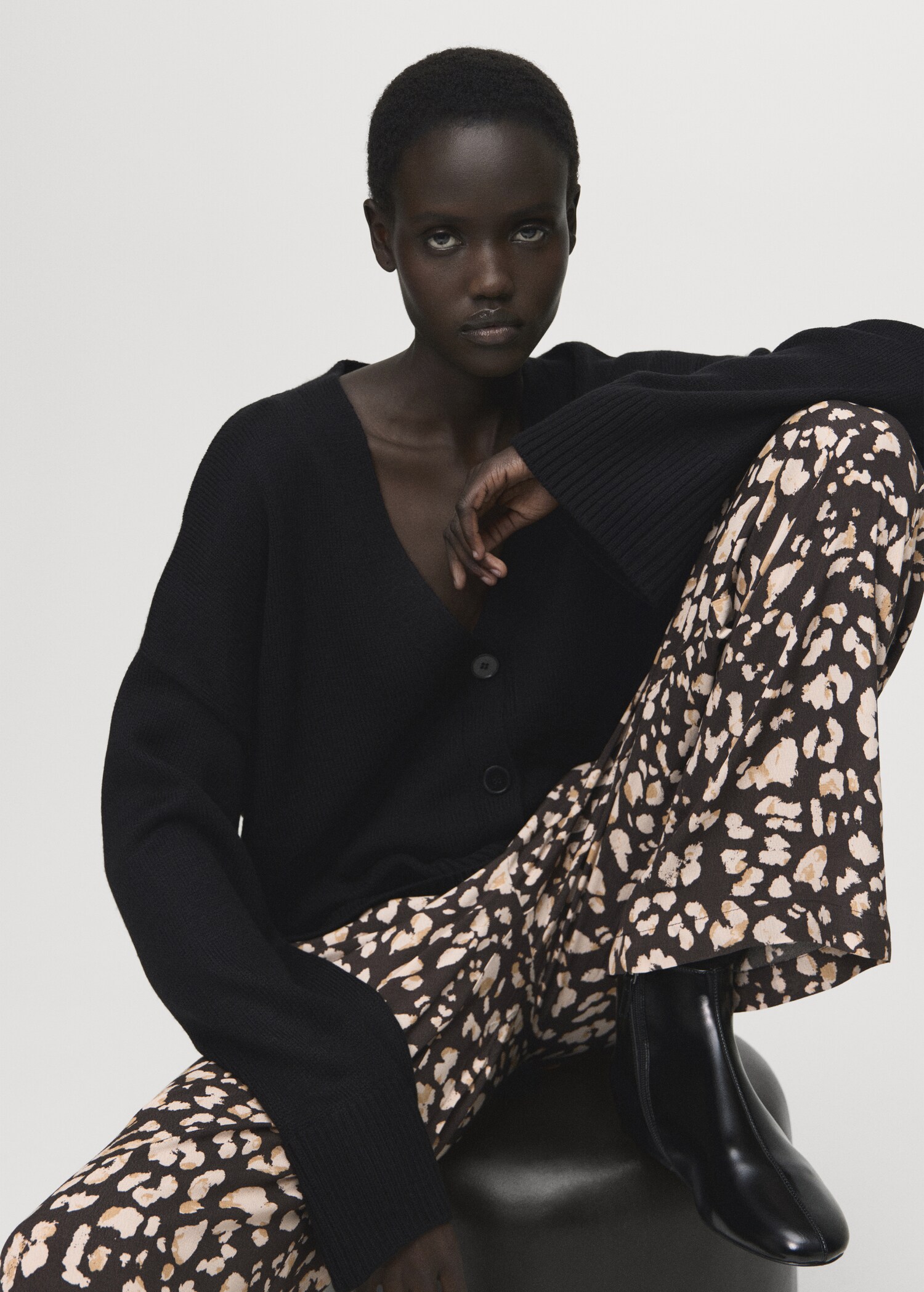 Elastic waist printed trousers - Details of the article 2