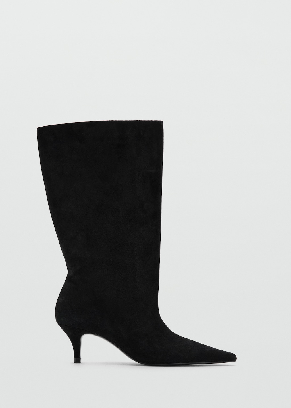 Suede ankle boots with pointed toe and heel