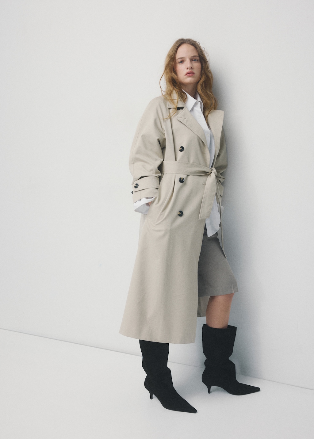 Suede ankle boots with pointed toe and heel