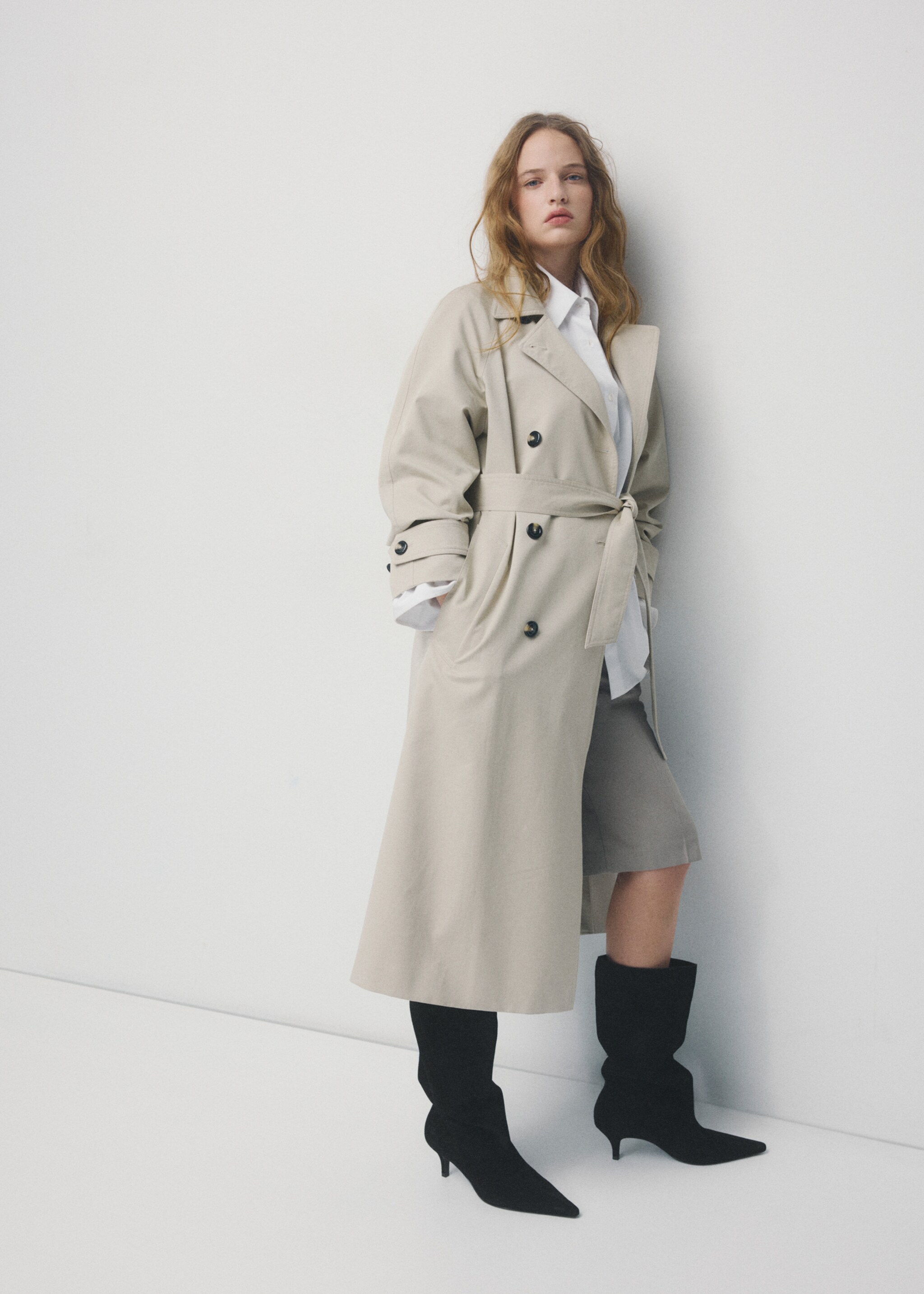 Wildleder-Bootie mit Absatz und spitzer Zehenpartie - Detail des Artikels 9, Schwarz. Ref: 27071283-00.