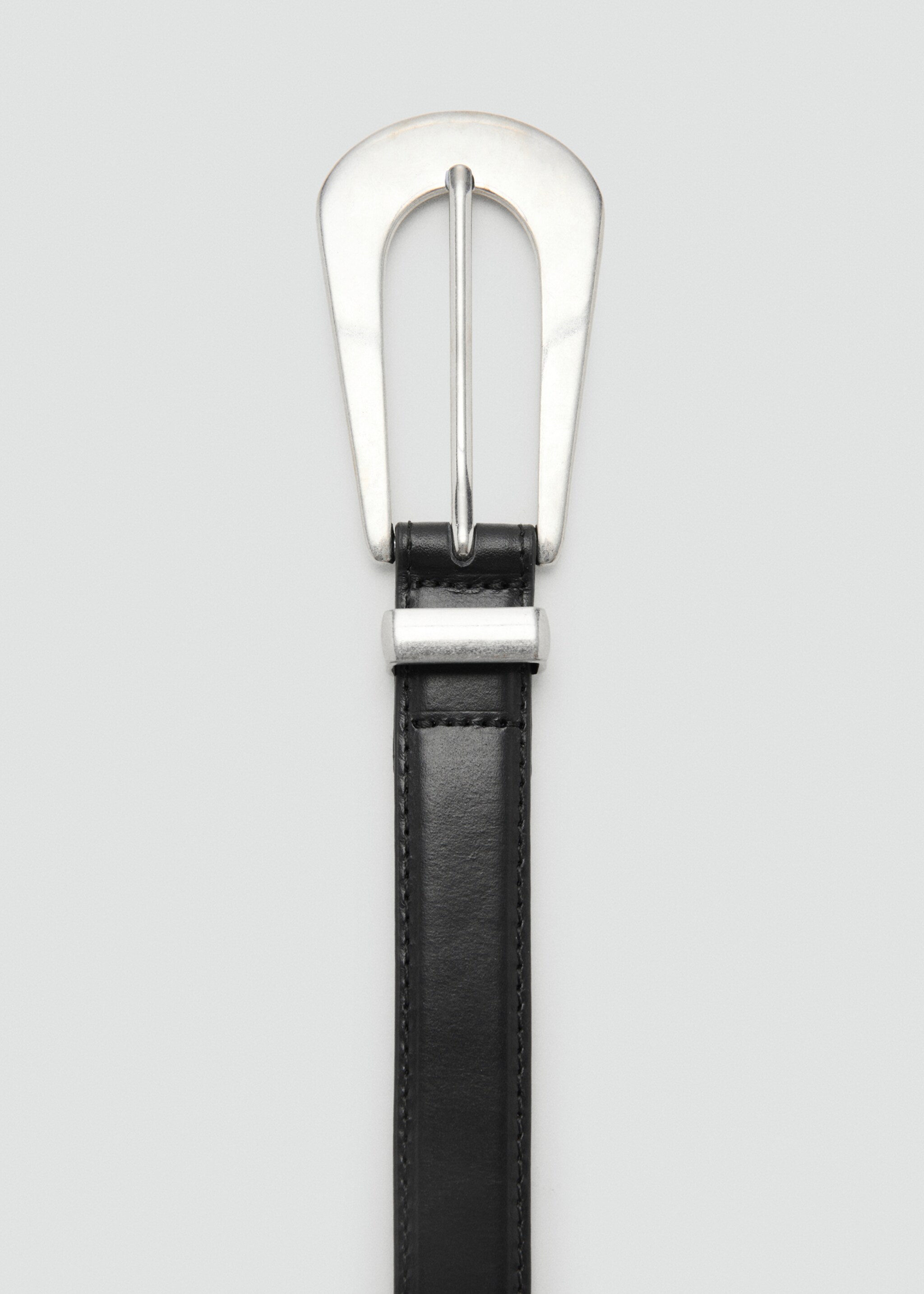Leather belt with oval buckle - Medium plane, Black. Ref: 27071290-00.