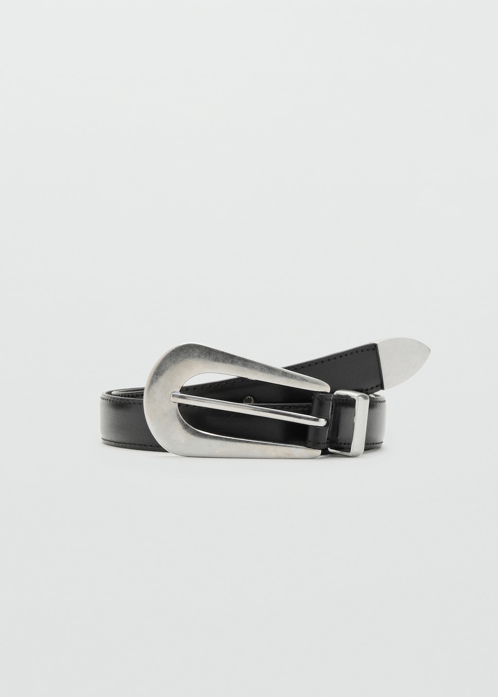 Leather belt with oval buckle