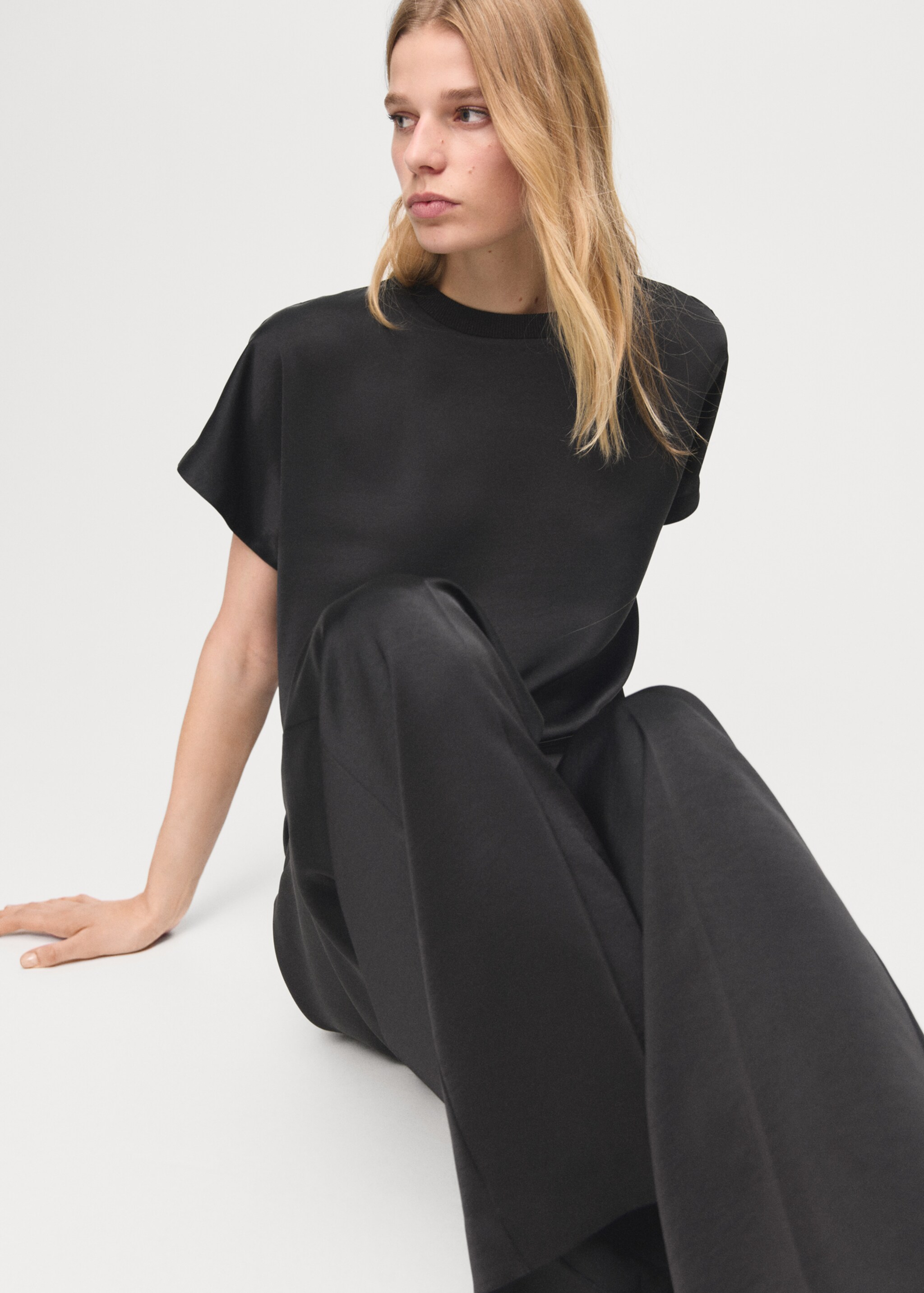 Pantalon droit satiné - Détail de l'article 1, Noir. Ref: 27071291-00.