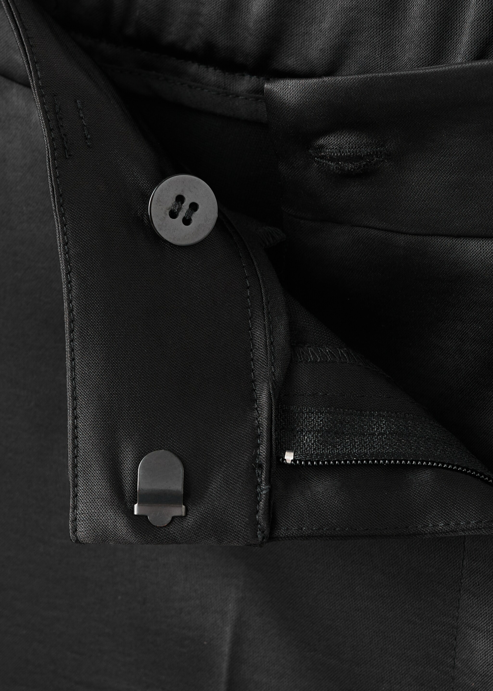 Pantalon droit satiné - Détail de l'article 8, Noir. Ref: 27071291-00.