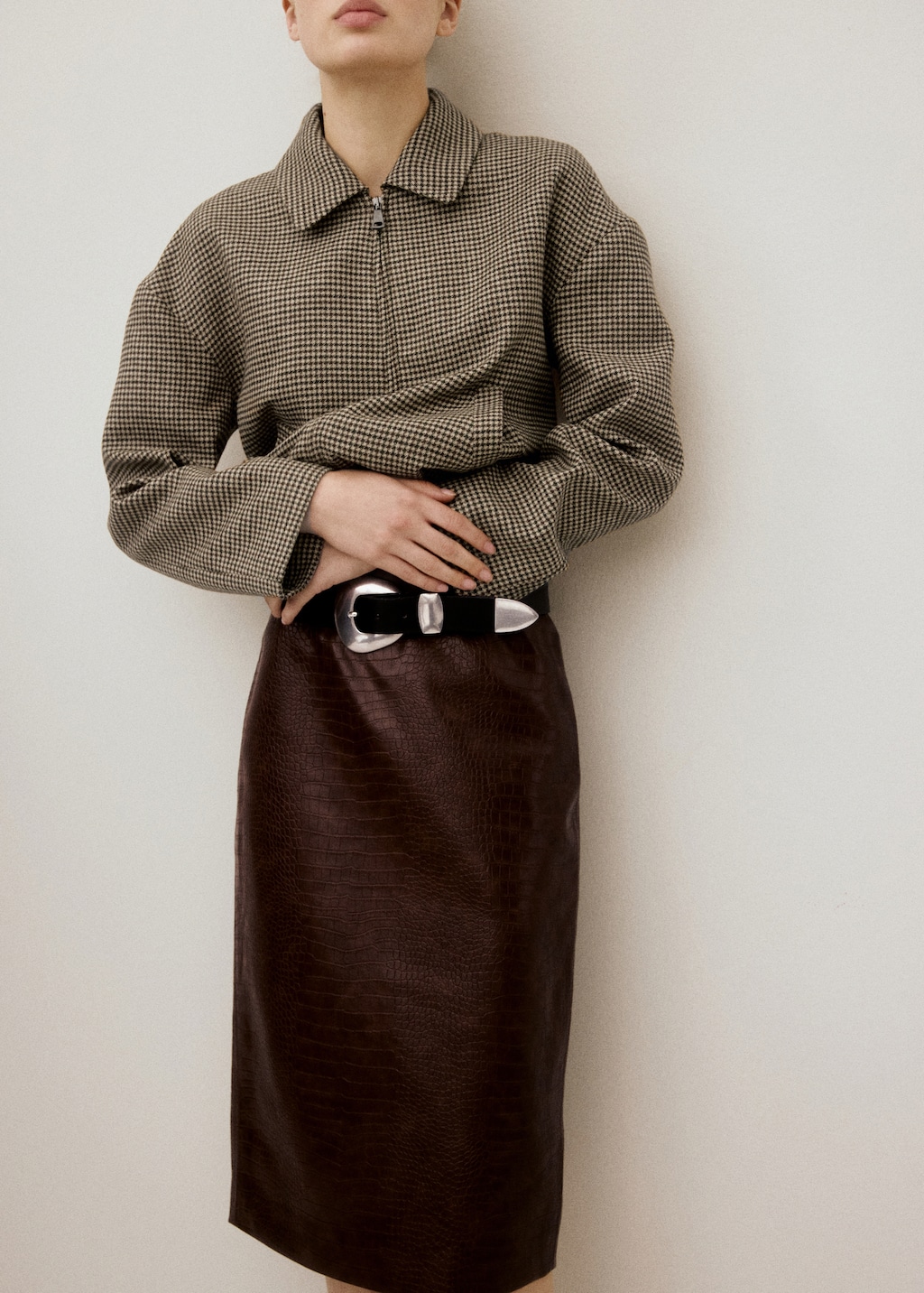 Croc-effect midi-skirt - image 3