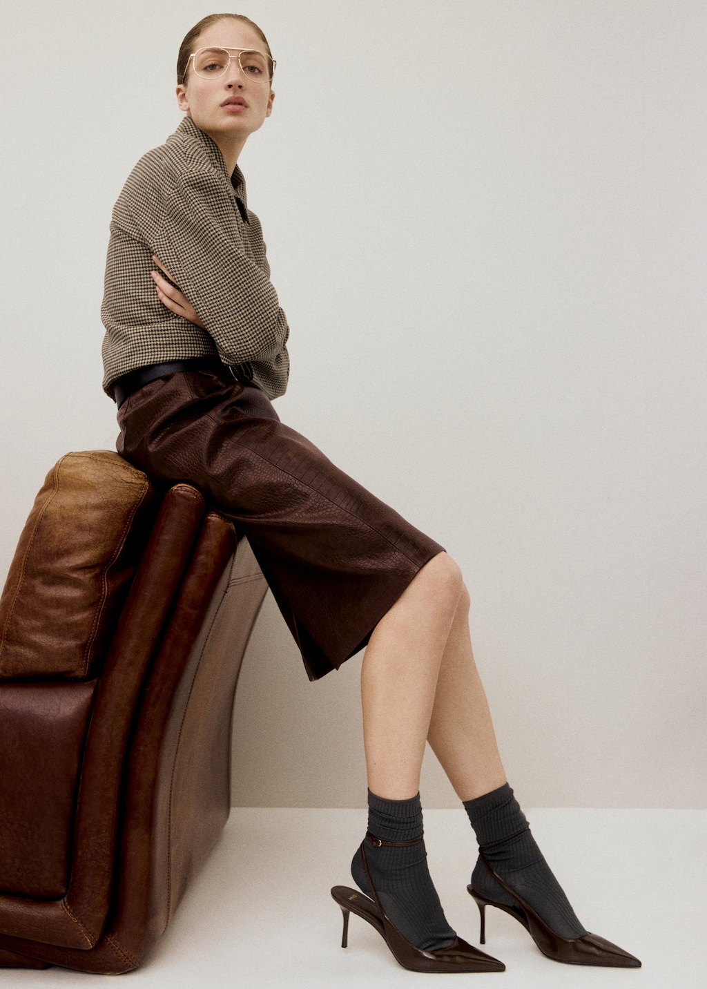 Croc-effect midi-skirt - image 5