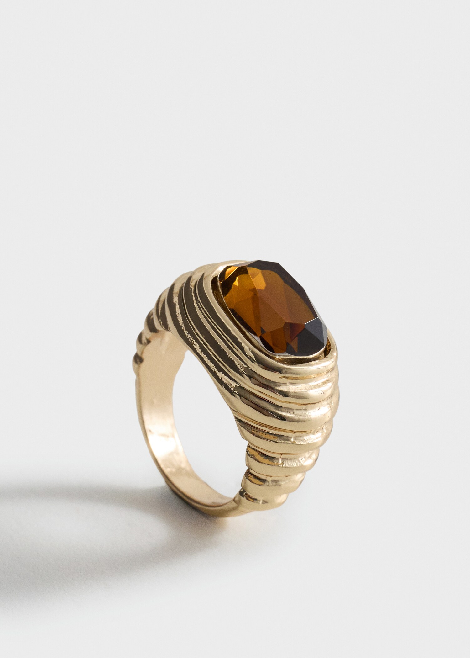 Ring with combined embossed resin - Medium plane