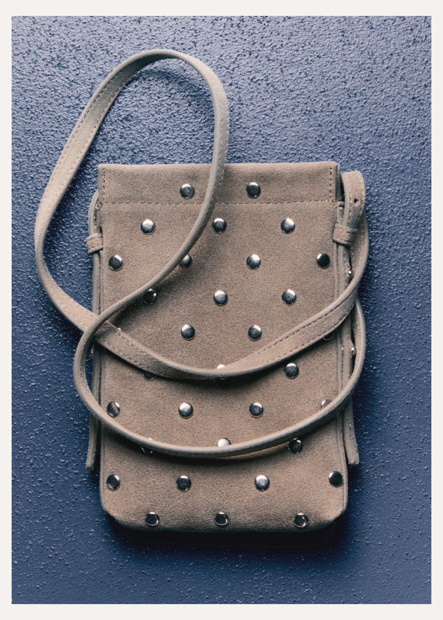 Suede studded mobile case - Details of the article 5