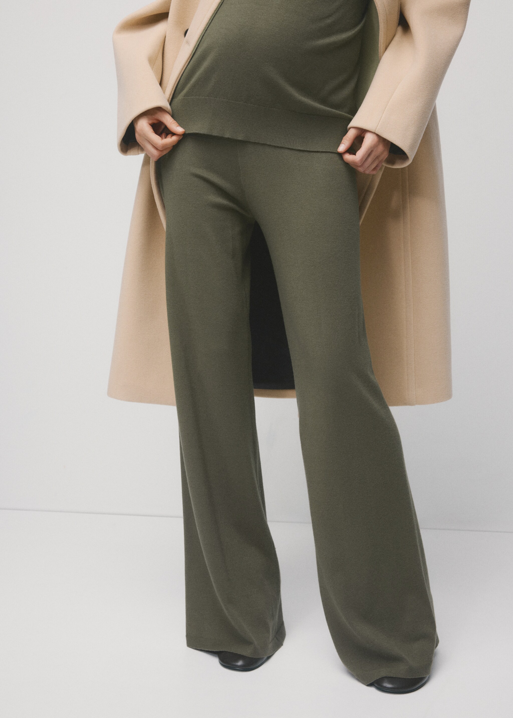 Straight-fit trousers with elastic waist - Medium plane, Khaki. Ref: 27071300-00.